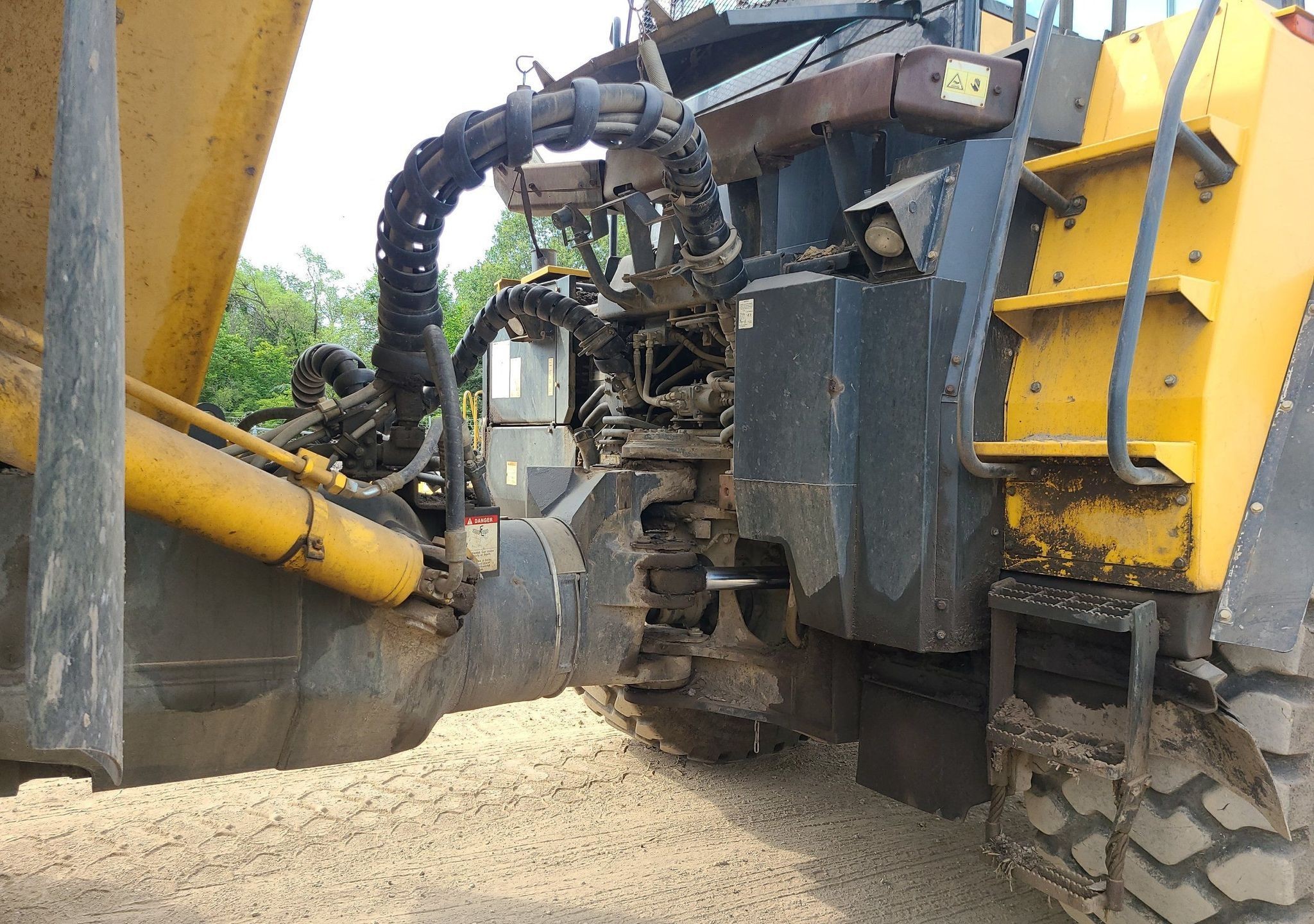 gallery 2013 Komatsu HM400-3 haul truck