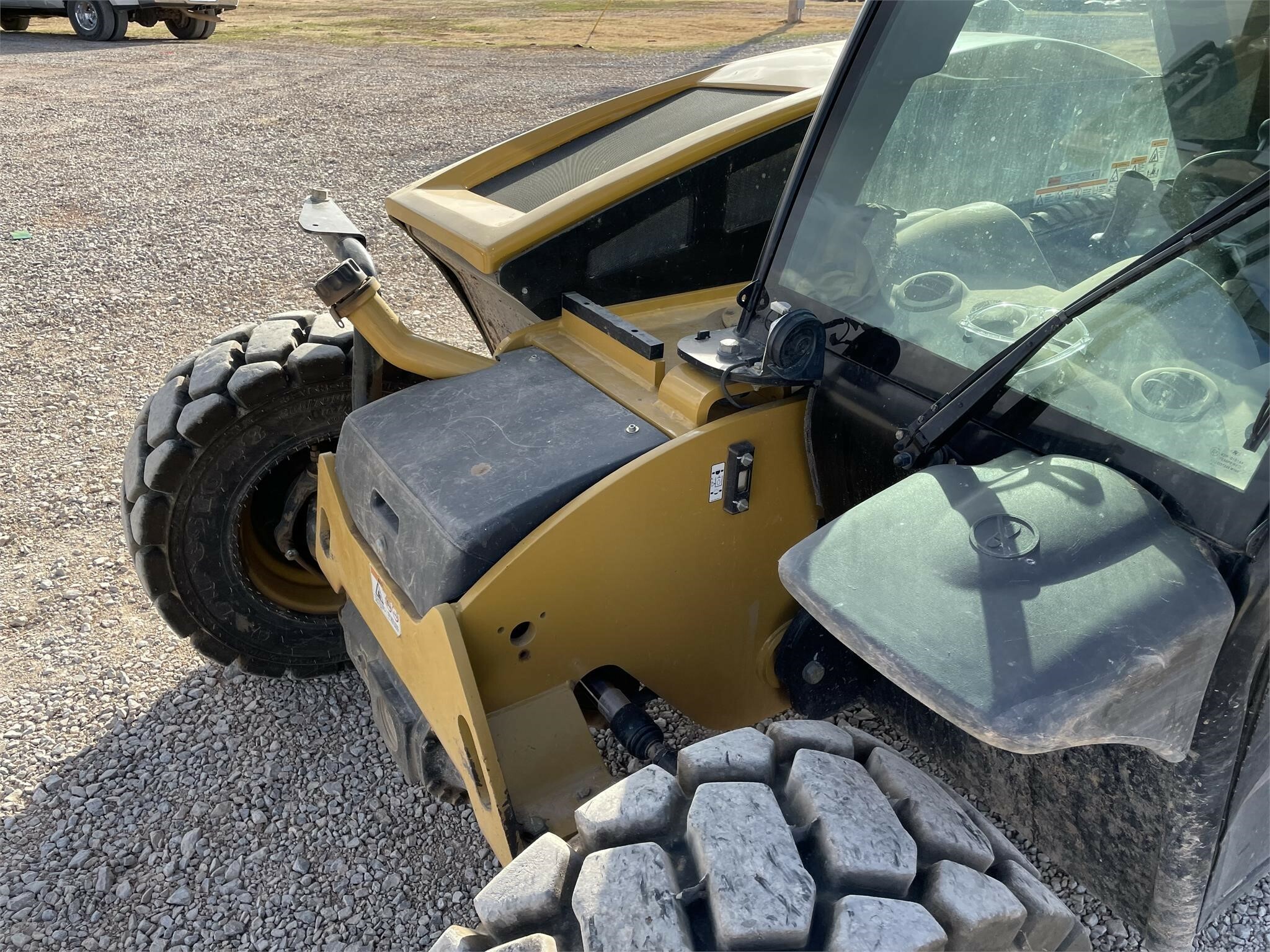 gallery 2015 Caterpillar TH255C Telehandler