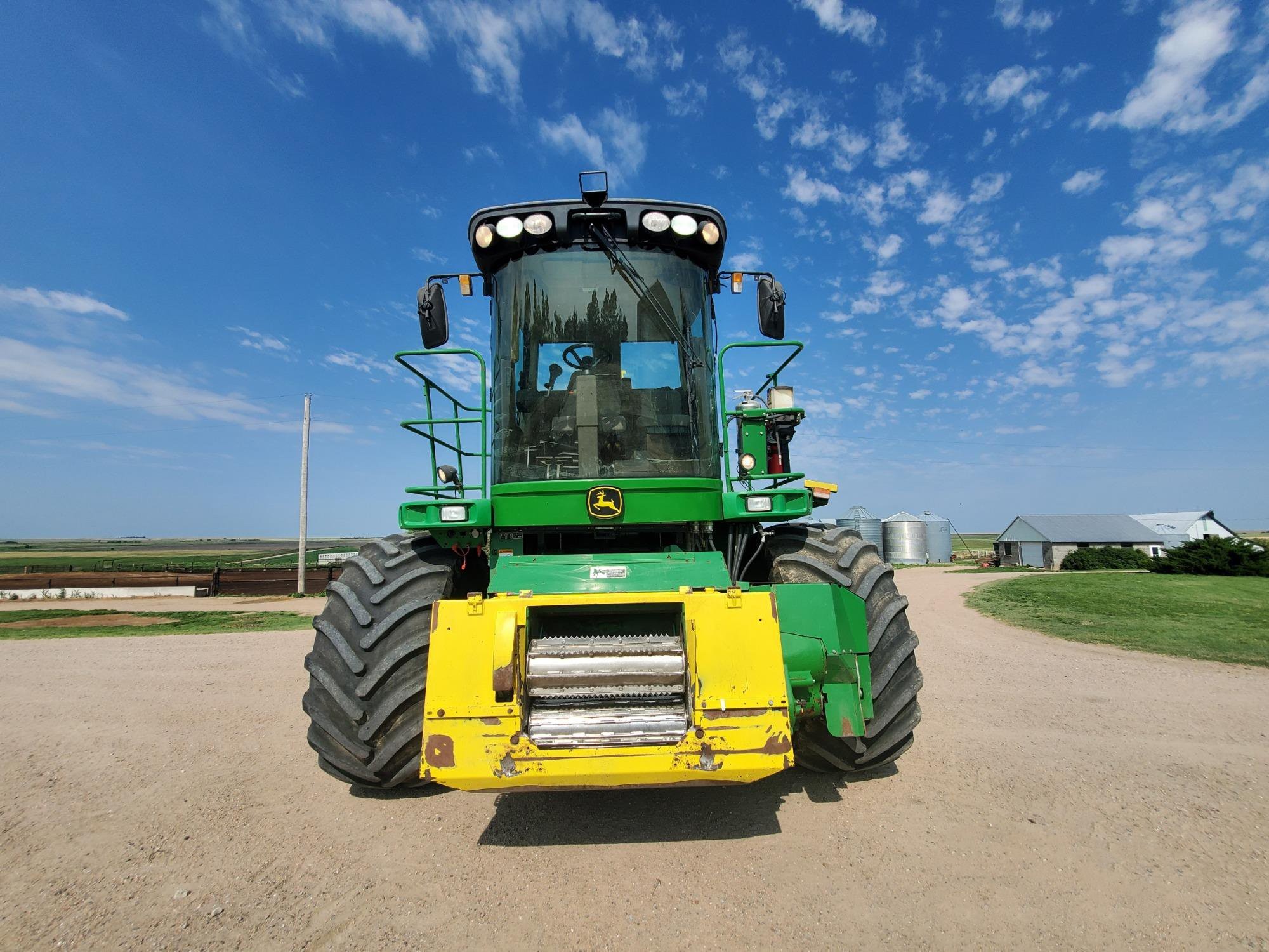 gallery 2015 John Deere 7980 Self-Propelled Forage Harvester