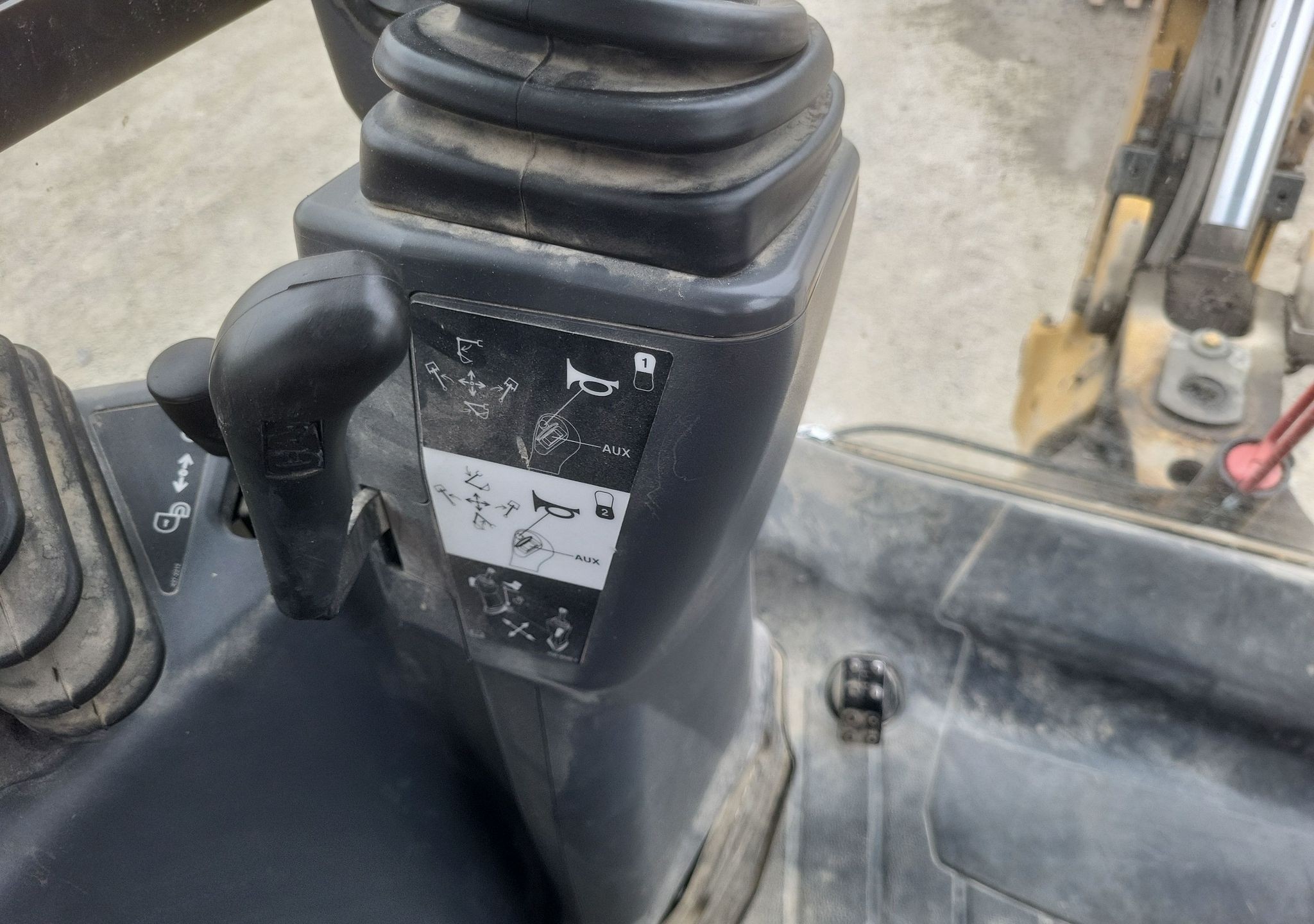 gallery 2018 Caterpillar 420F2 backhoe