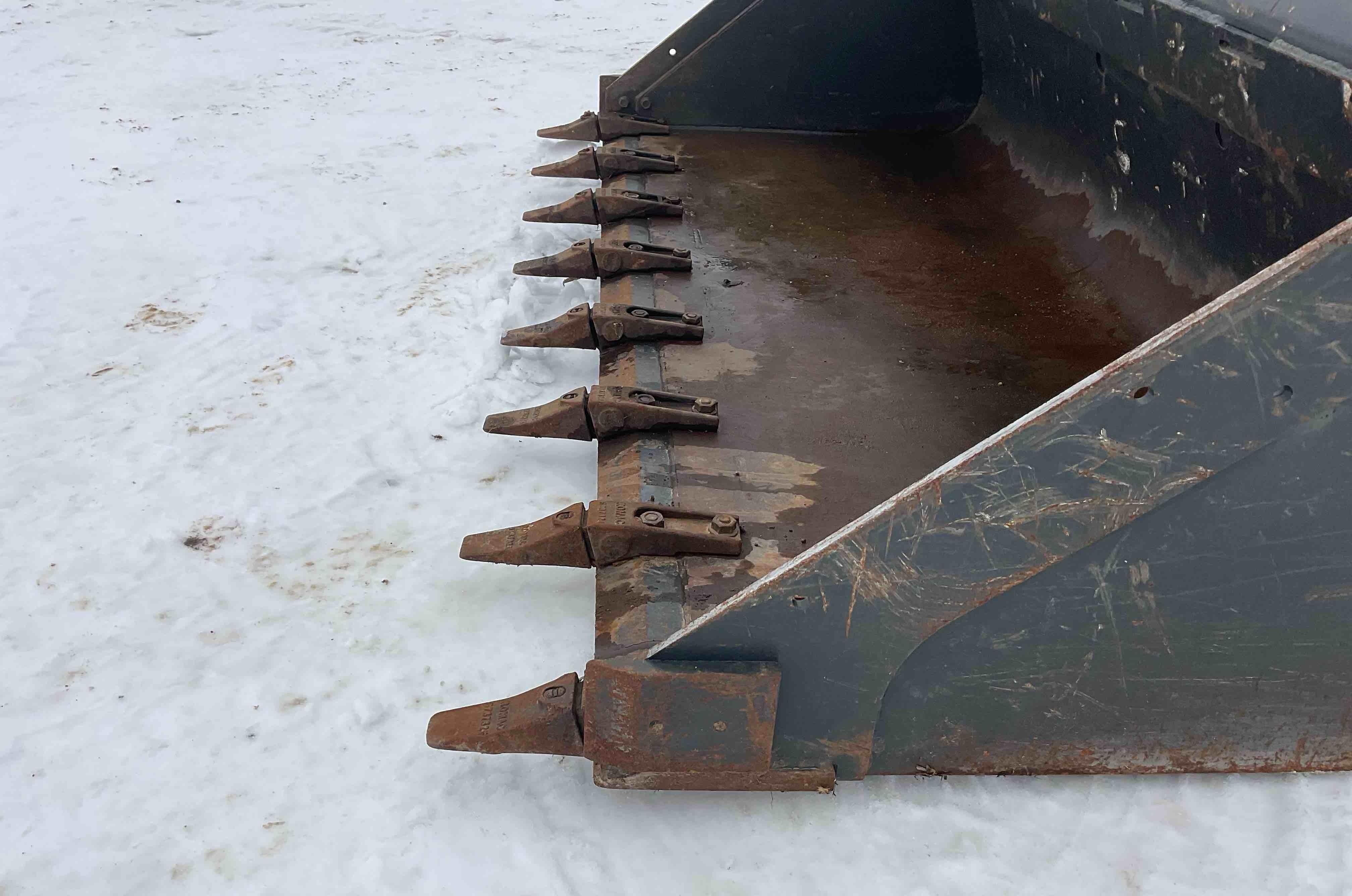 gallery Bobcat T76 R-Series Compact Track Loader