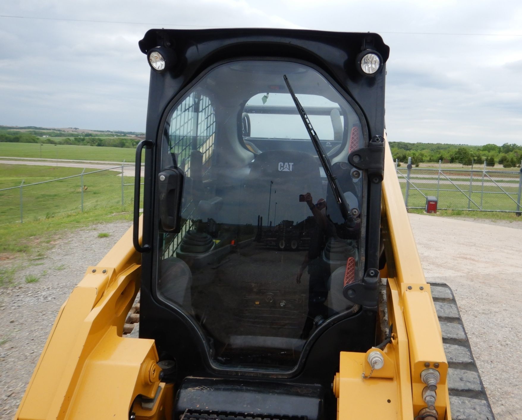 gallery 2018 Caterpillar 299D2 skid steer