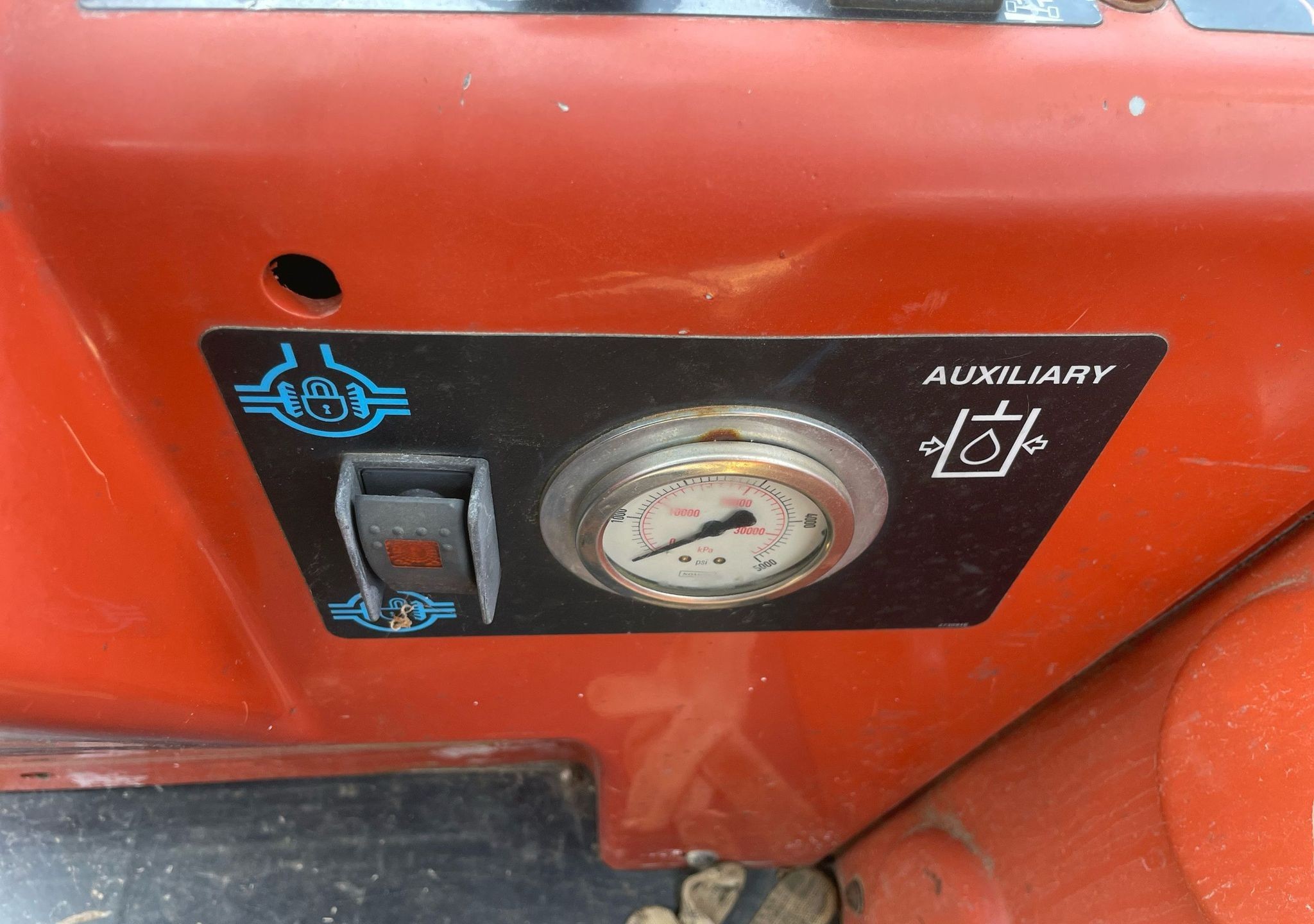 gallery 2011 Ditch Witch RT115 Quad vibratory cable plow