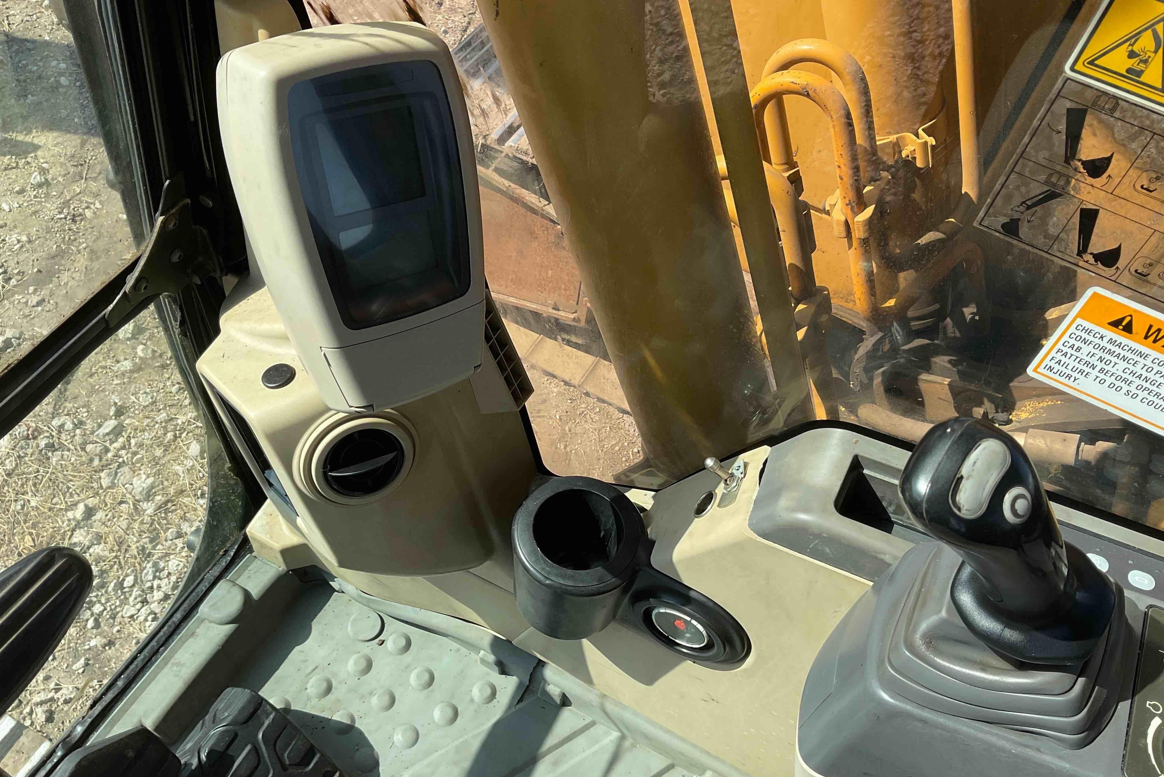 gallery 2004 Caterpillar 320CLU Excavator