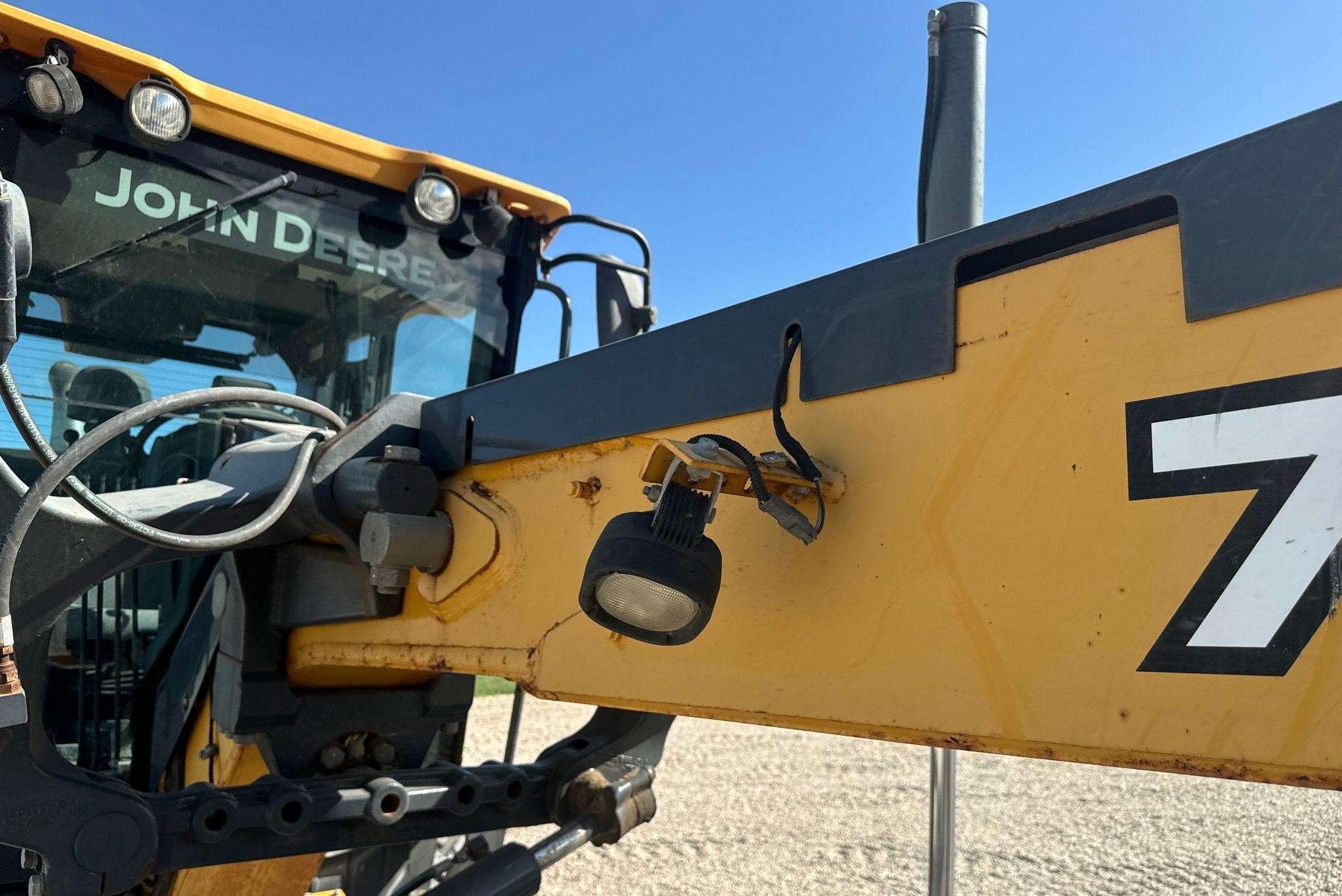 gallery 2013 John Deere 772G motor grader