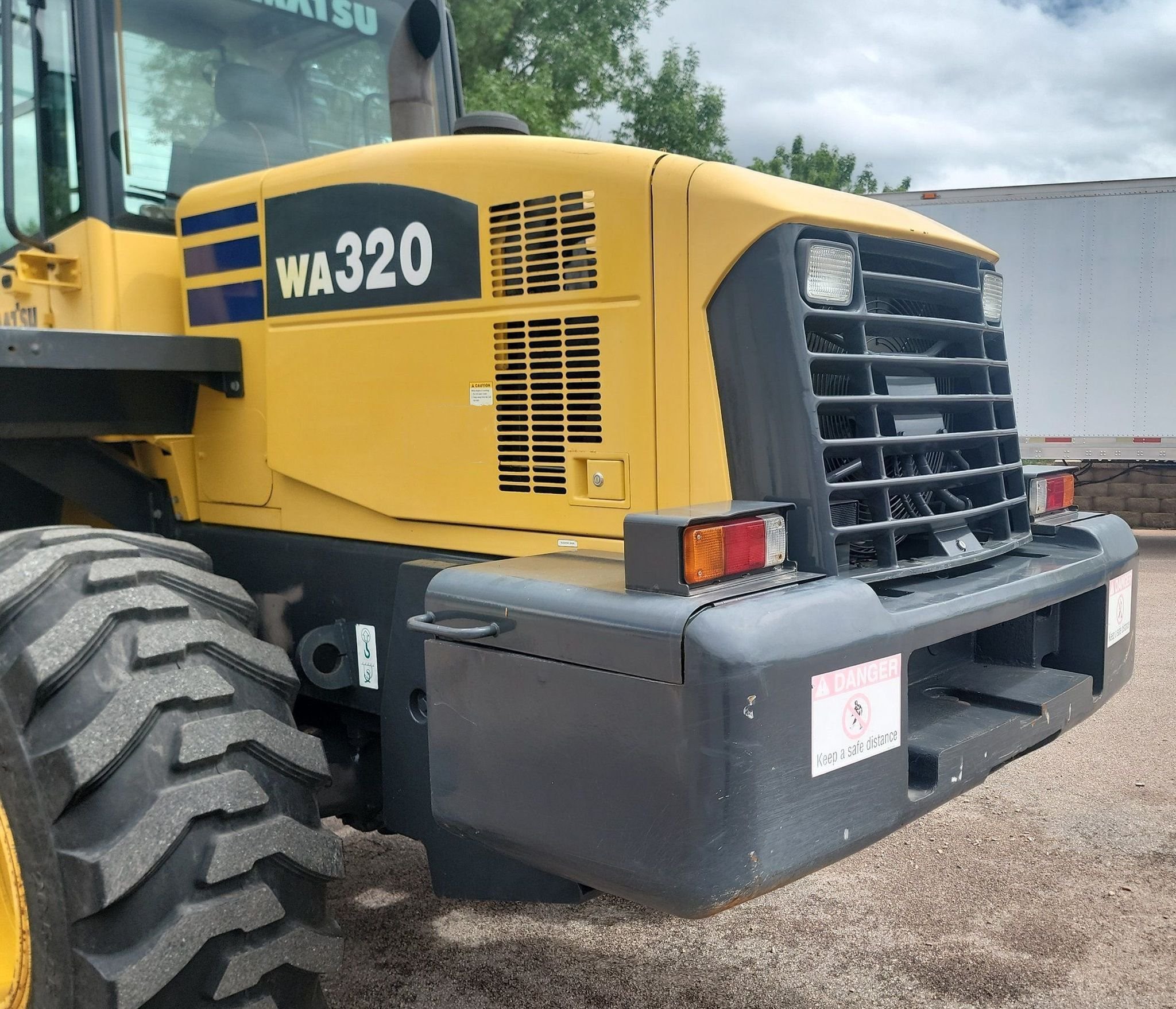 gallery 2005 Komatsu WA320 wheel loader