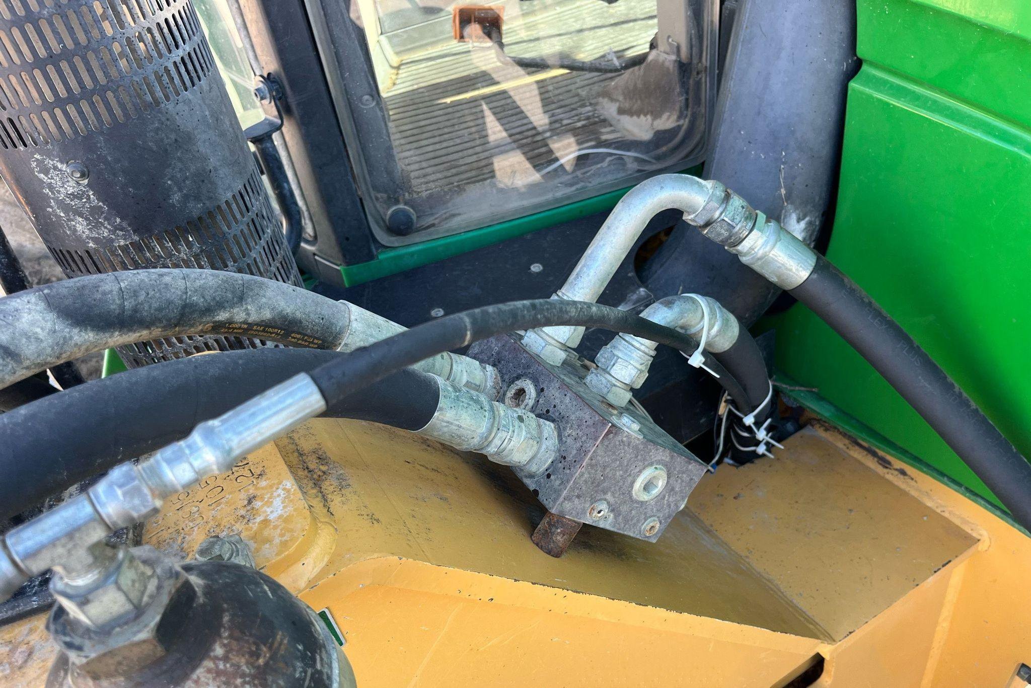 gallery 2015 John Deere 6125M MFWD tractor