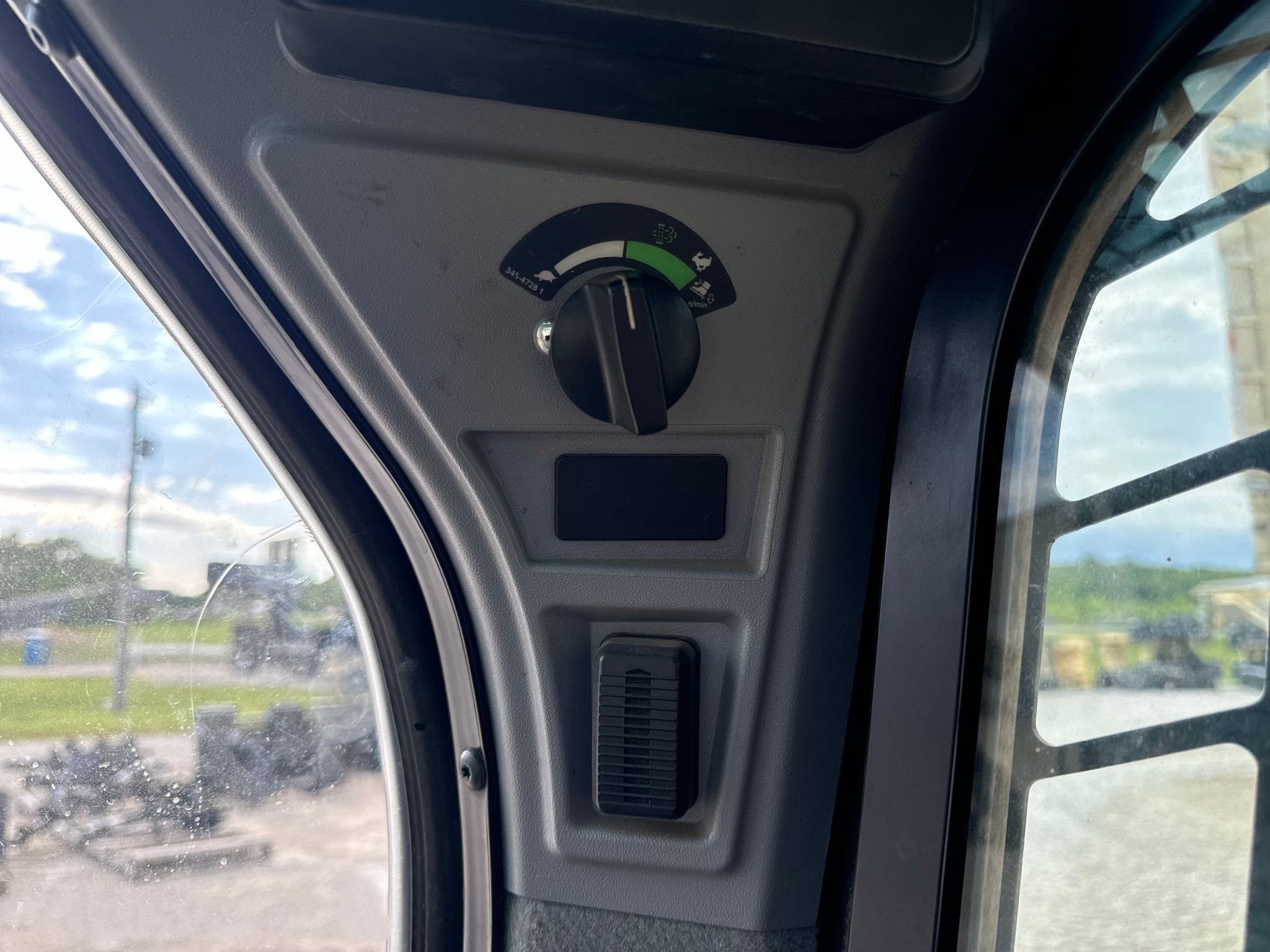 gallery 2019 Caterpillar 259D3 tracked skid steer loader