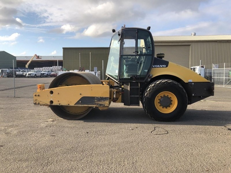 gallery 2011 VOLVO SD160 DX
