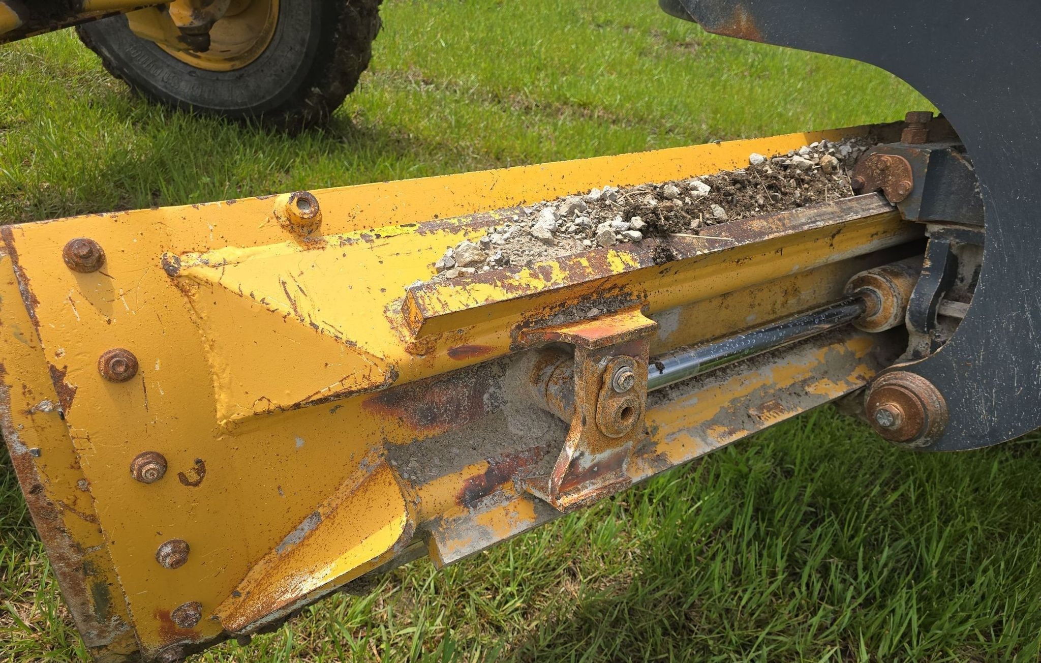 gallery 2013 John Deere 770G motor grader