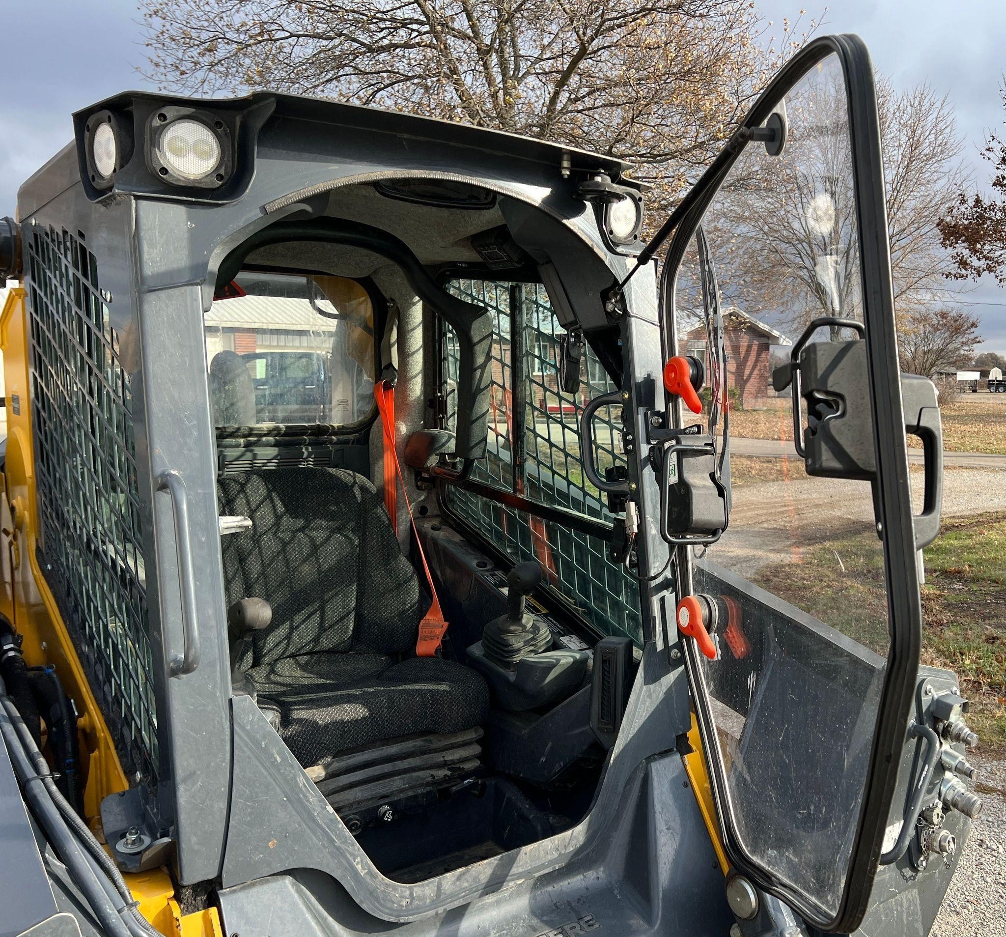 gallery 2019 John Deere 333G  tracked skid steer loader