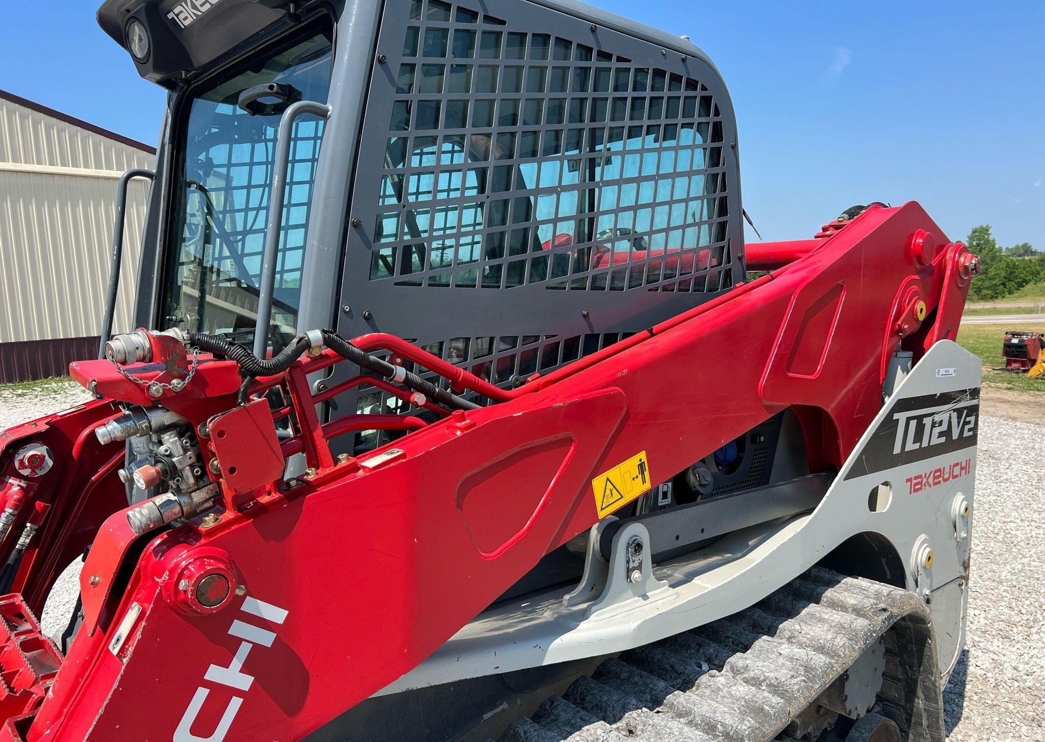 gallery 2016 Takeuchi TL12V2 tracked skid steer loader
