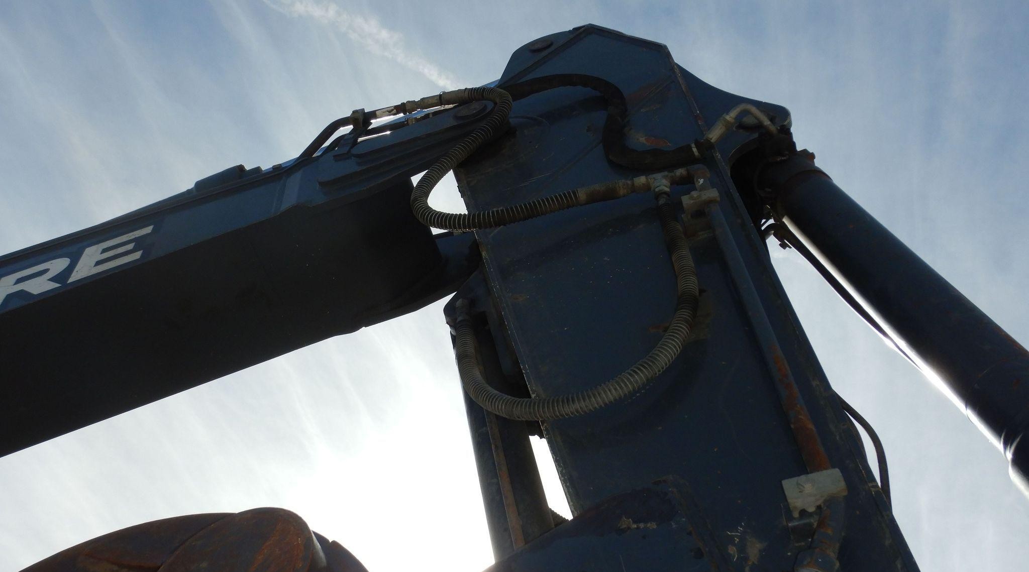 gallery 2011 John Deere 240DLC excavator