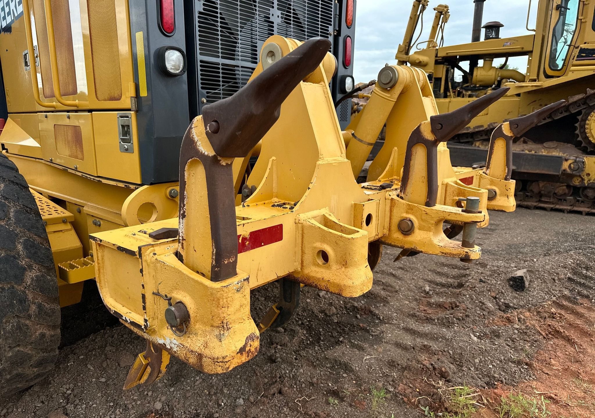 gallery 2013 John Deere 772GP motor grader