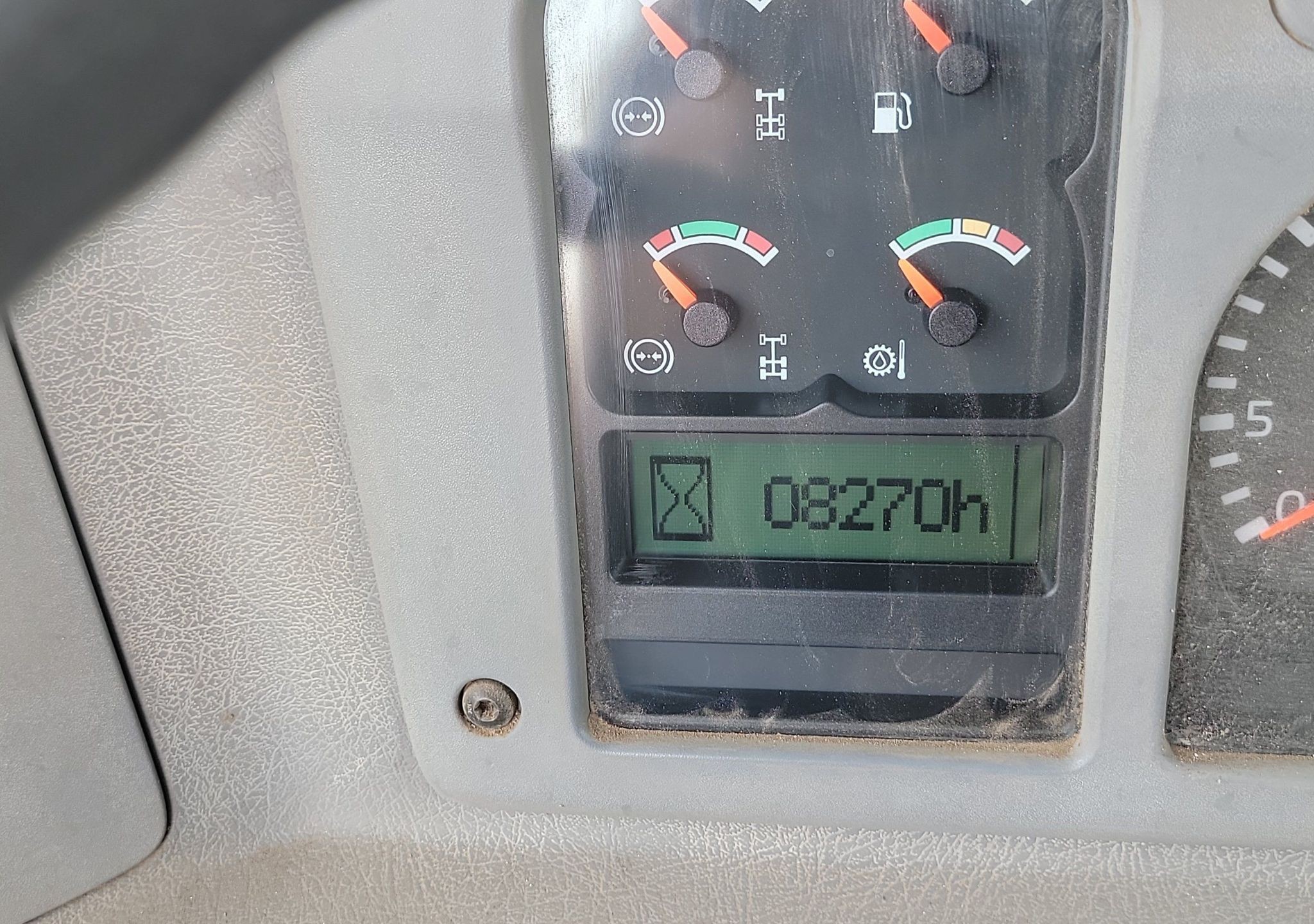 gallery Volvo T450D 4WD scraper tractor