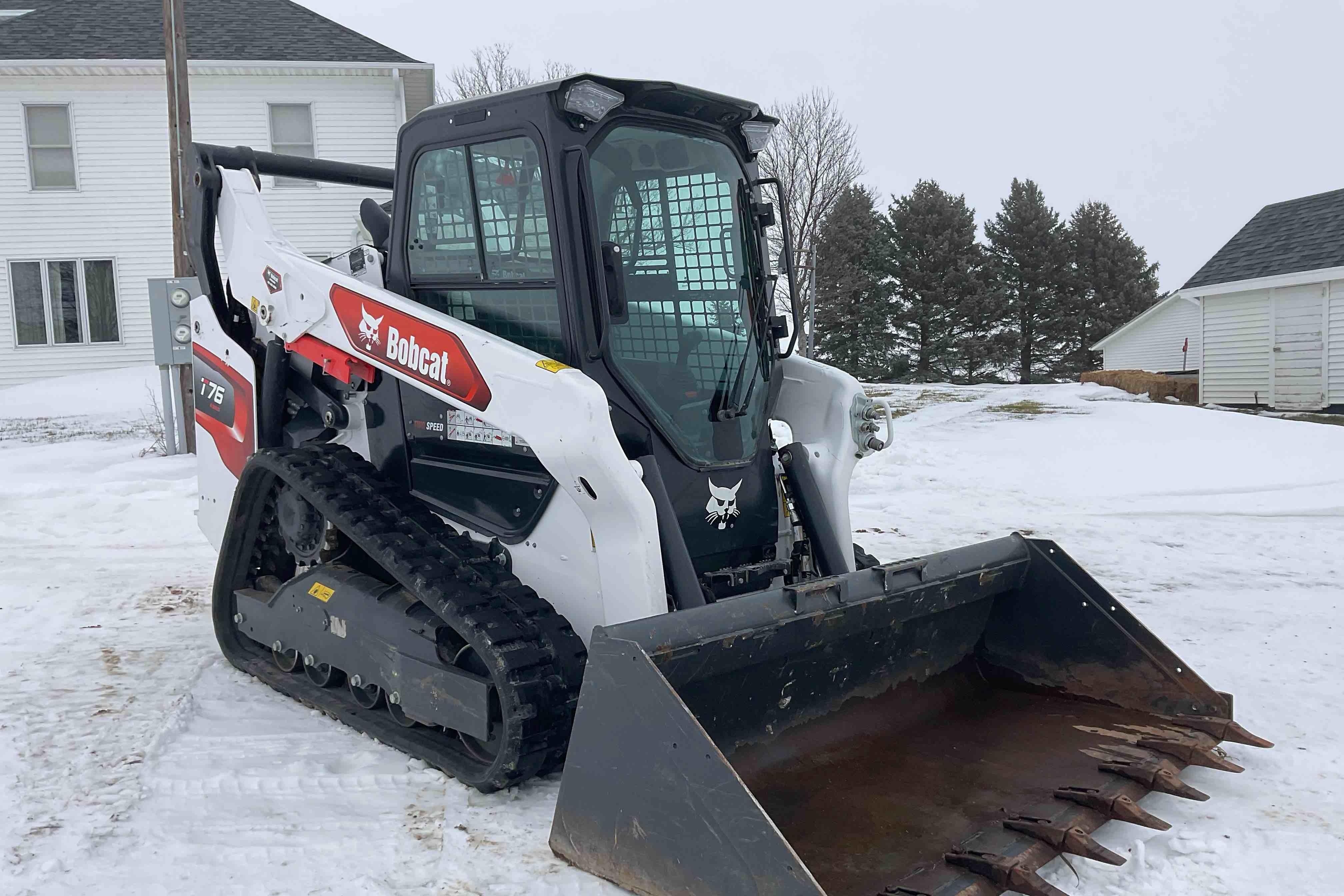 gallery Bobcat T76 R-Series Compact Track Loader