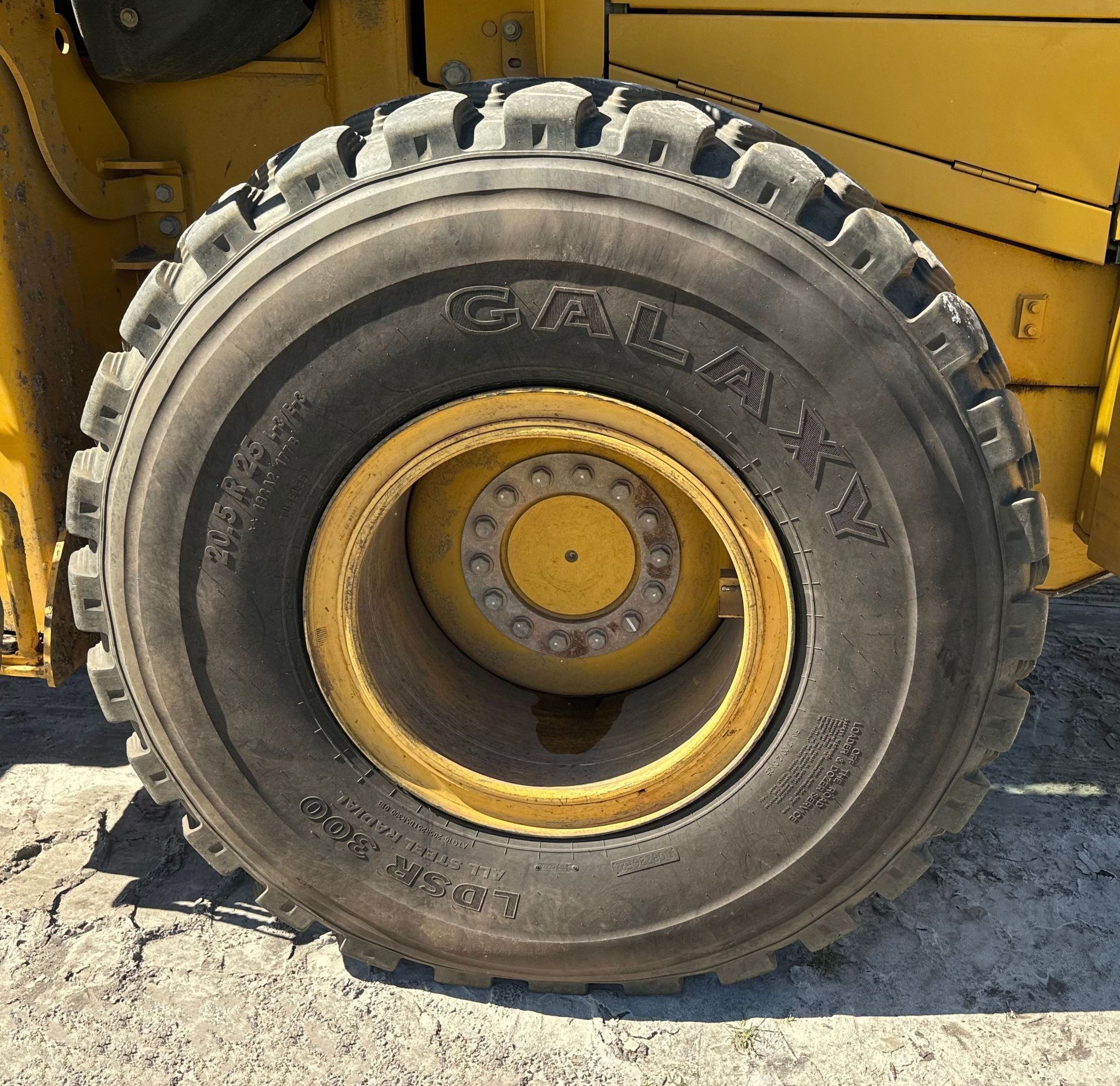 gallery 2014 John Deere 624K wheel loader