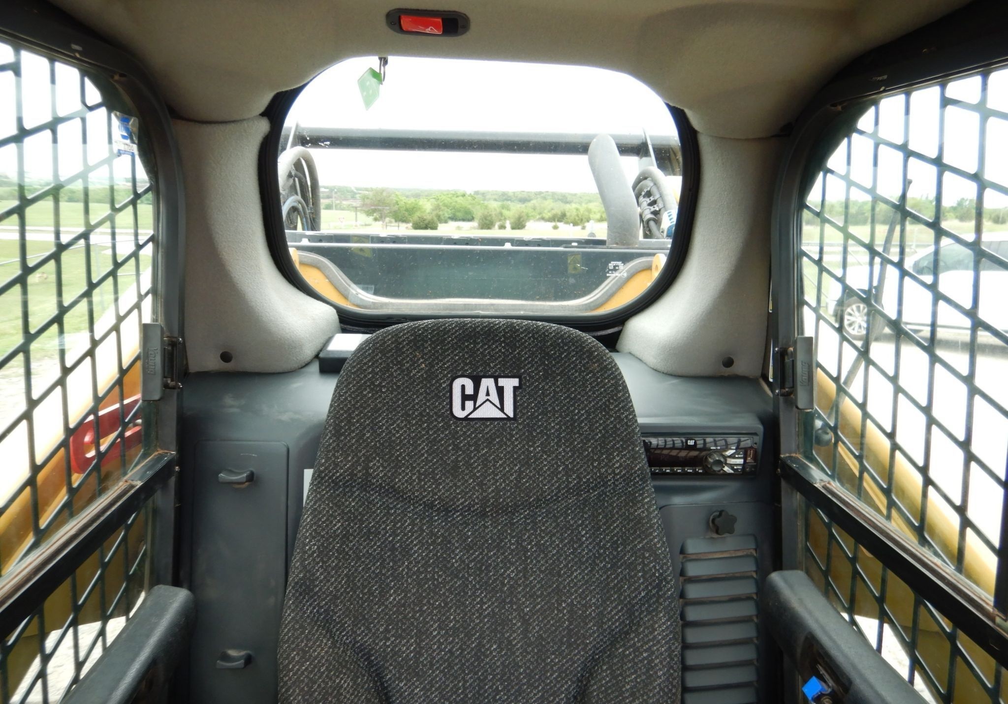 gallery 2018 Caterpillar 299D2 skid steer