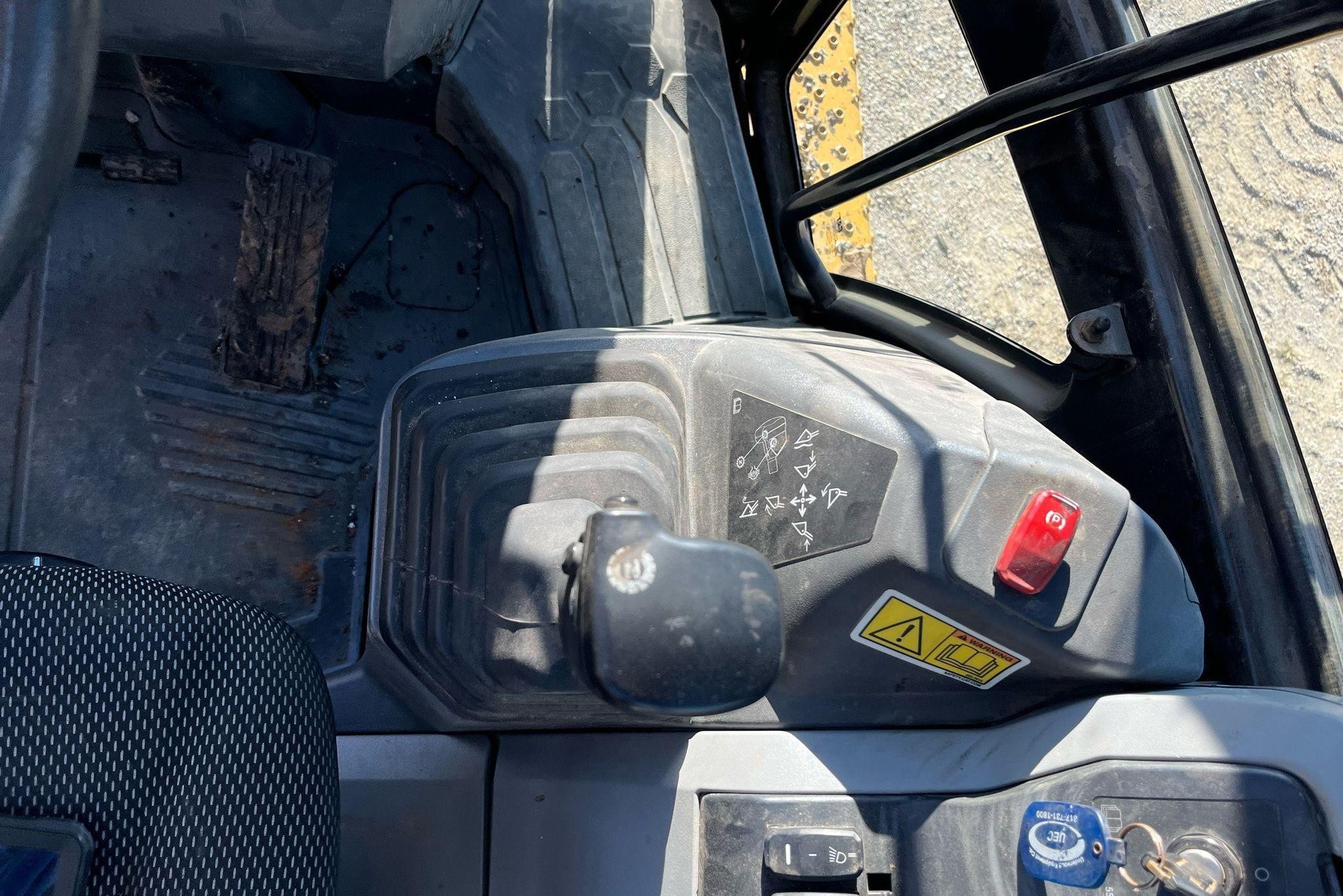 gallery 2021 Caterpillar 420ST HRC backhoe