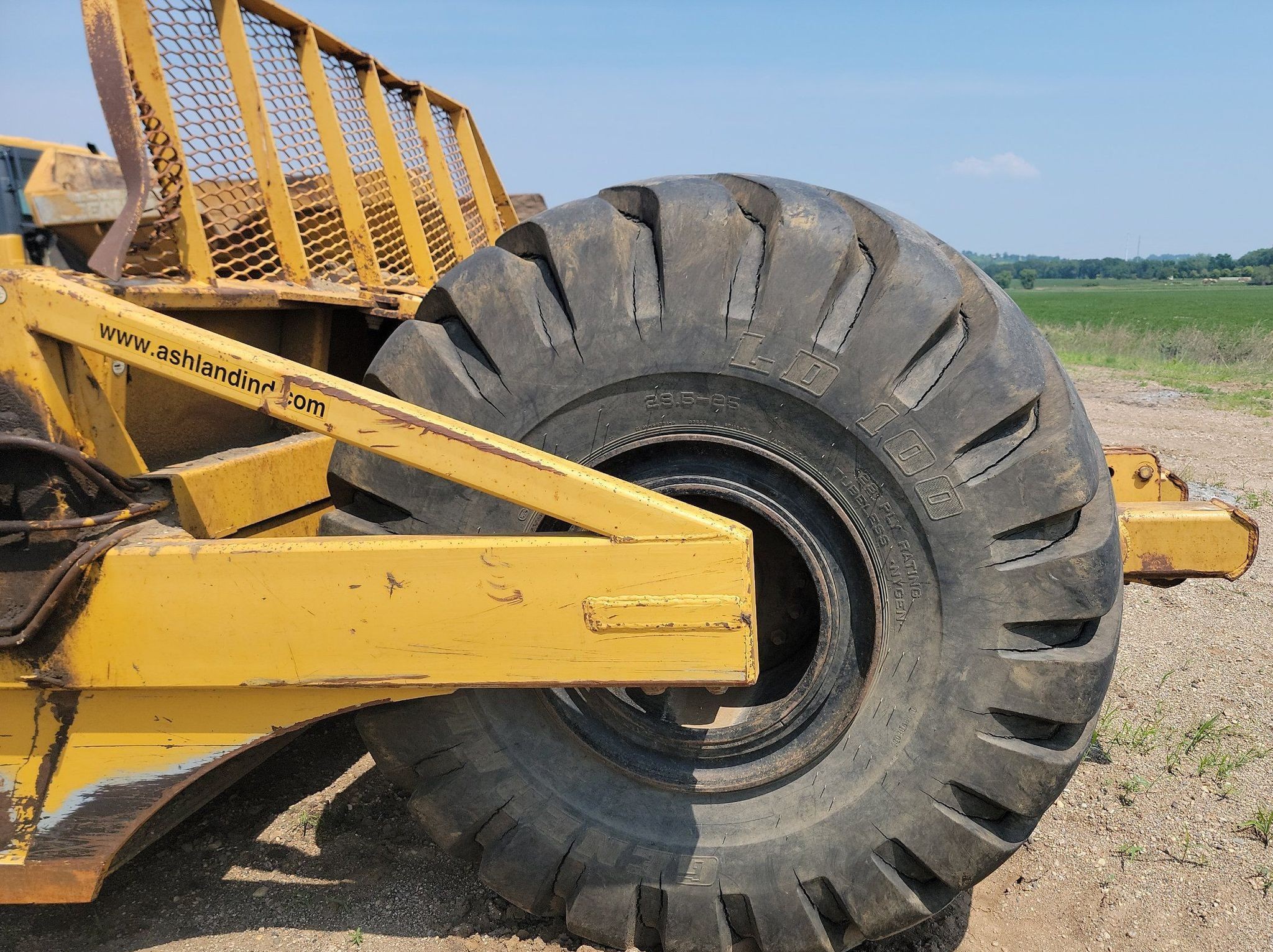 gallery Volvo T450D 4WD scraper tractor
