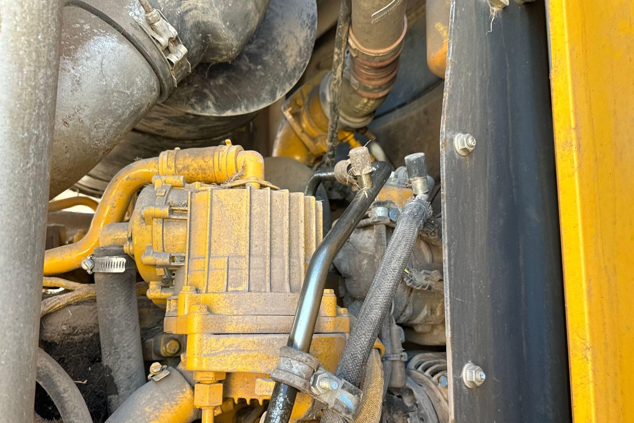 gallery 2013 John Deere 772G motor grader