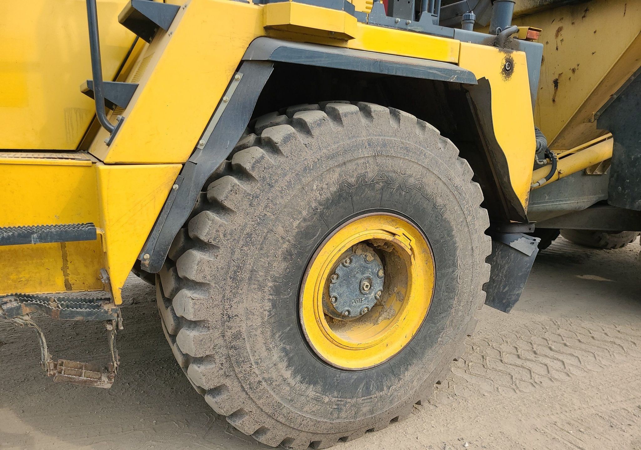 gallery 2013 Komatsu HM400-3 haul truck