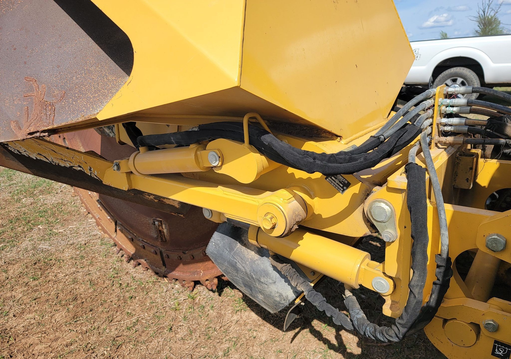gallery 2013 Vermeer RTX1250 rock saw