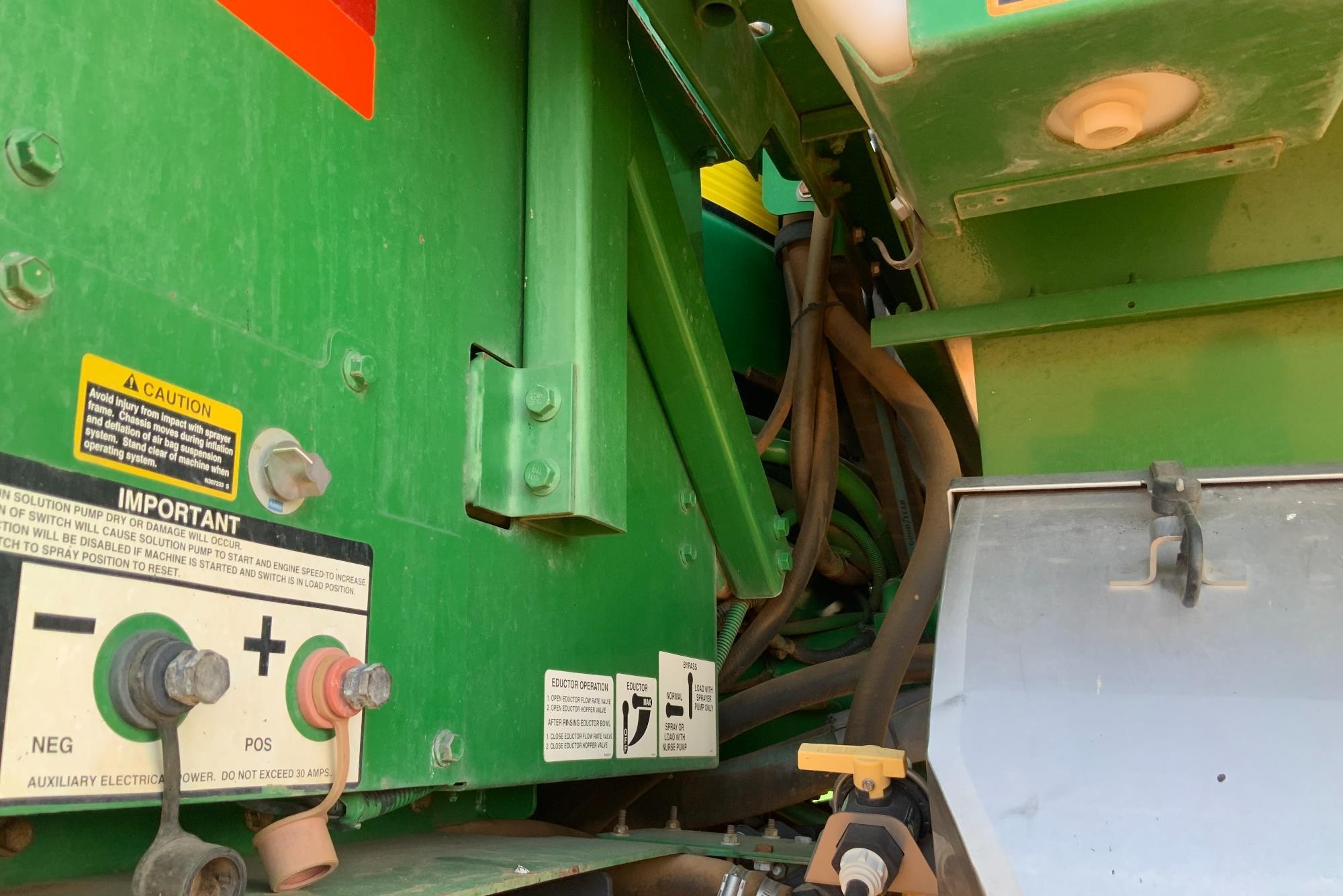 gallery 2011 John Deere 4730 Self-Propelled Sprayer
