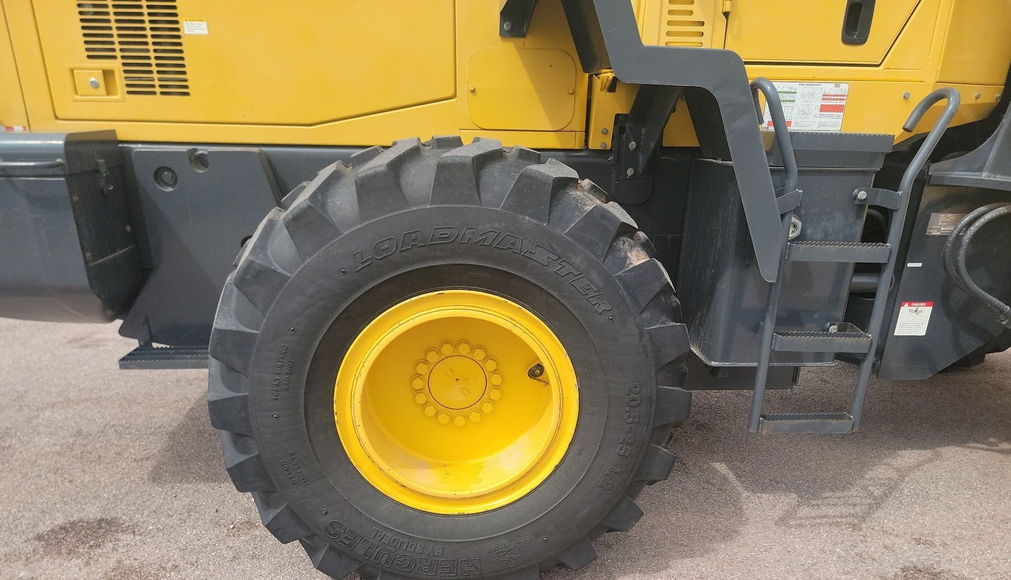 gallery 2005 Komatsu WA320 wheel loader