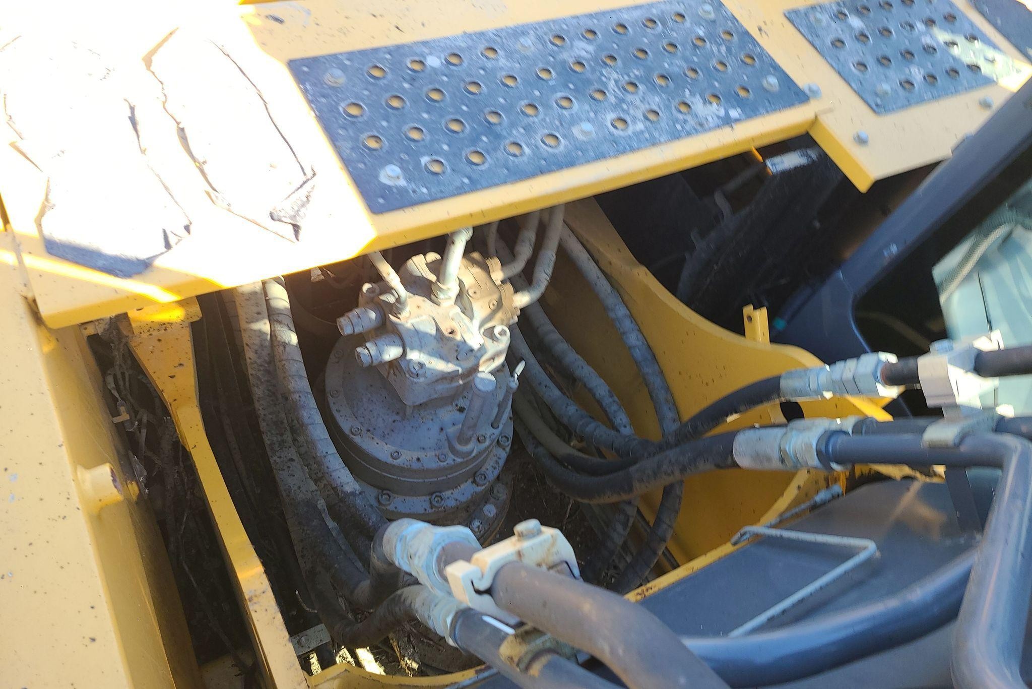 gallery 2014 John Deere 350G LC excavator