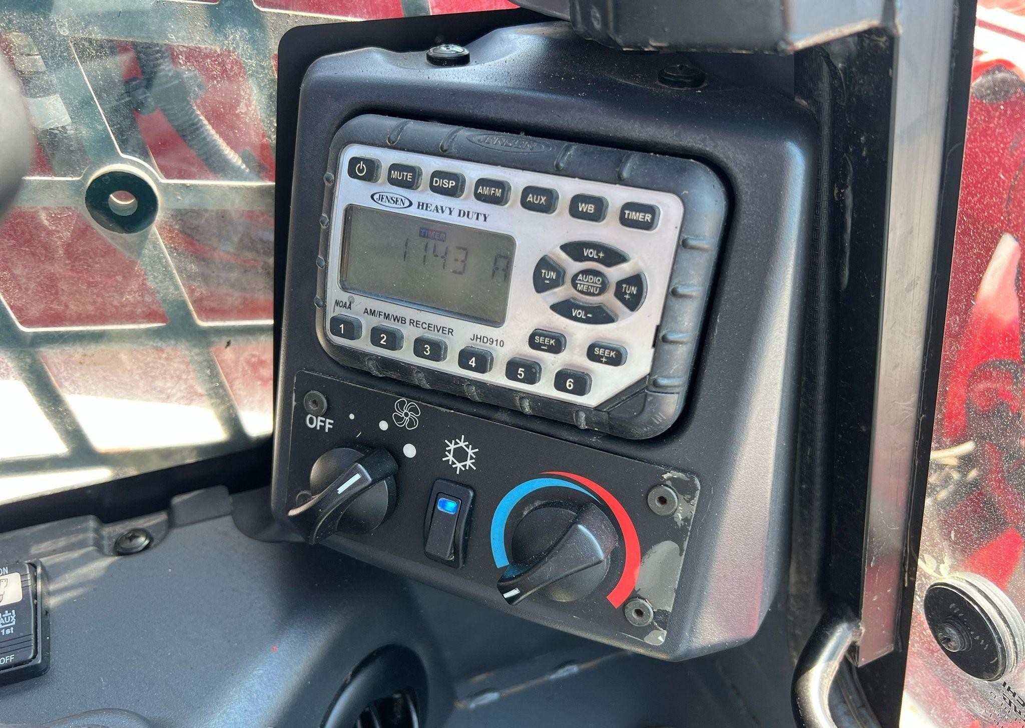 gallery 2016 Takeuchi TL12V2 tracked skid steer loader