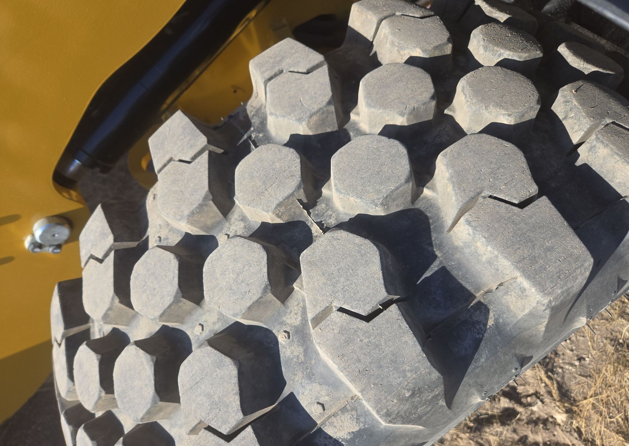 gallery 2022 Caterpillar 908M wheel loader