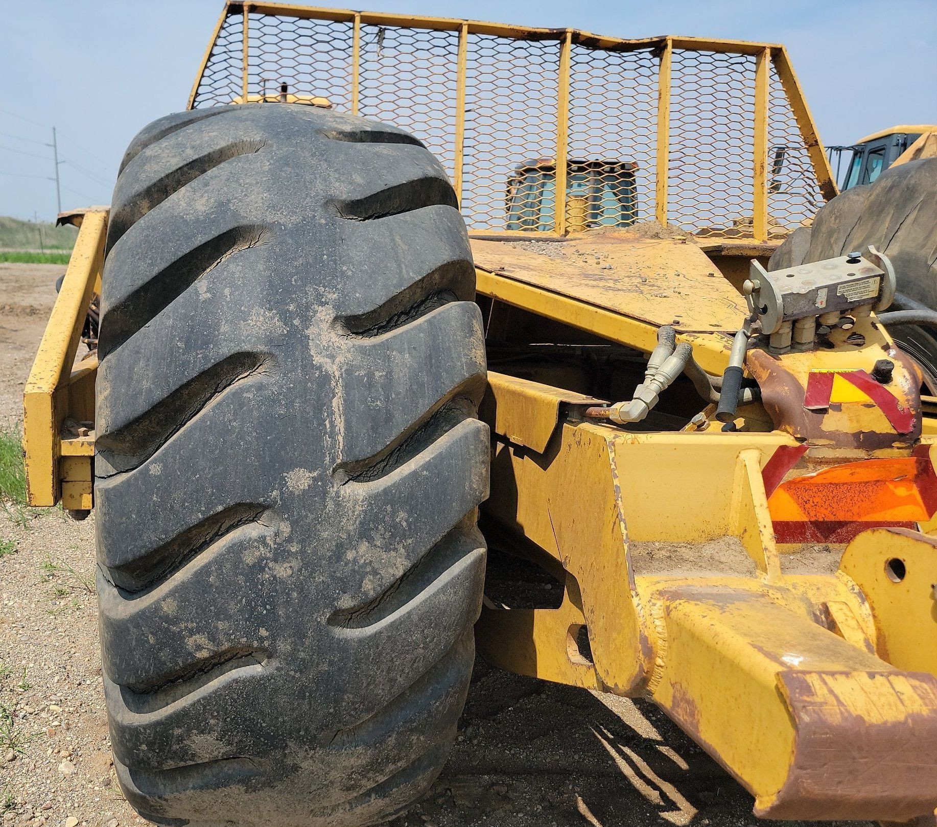 gallery Volvo T450D 4WD scraper tractor