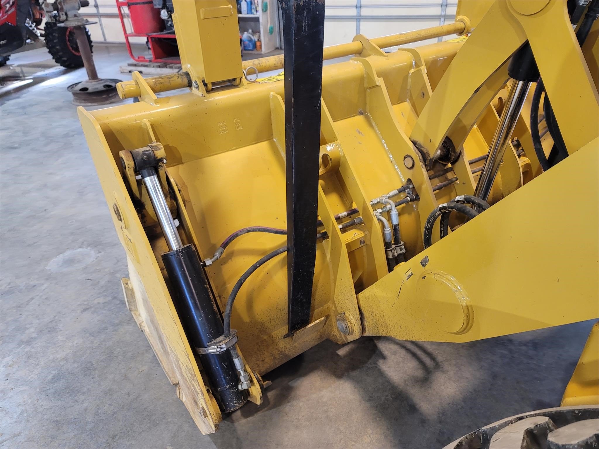 gallery 2018 Caterpillar 420F2 Backhoe