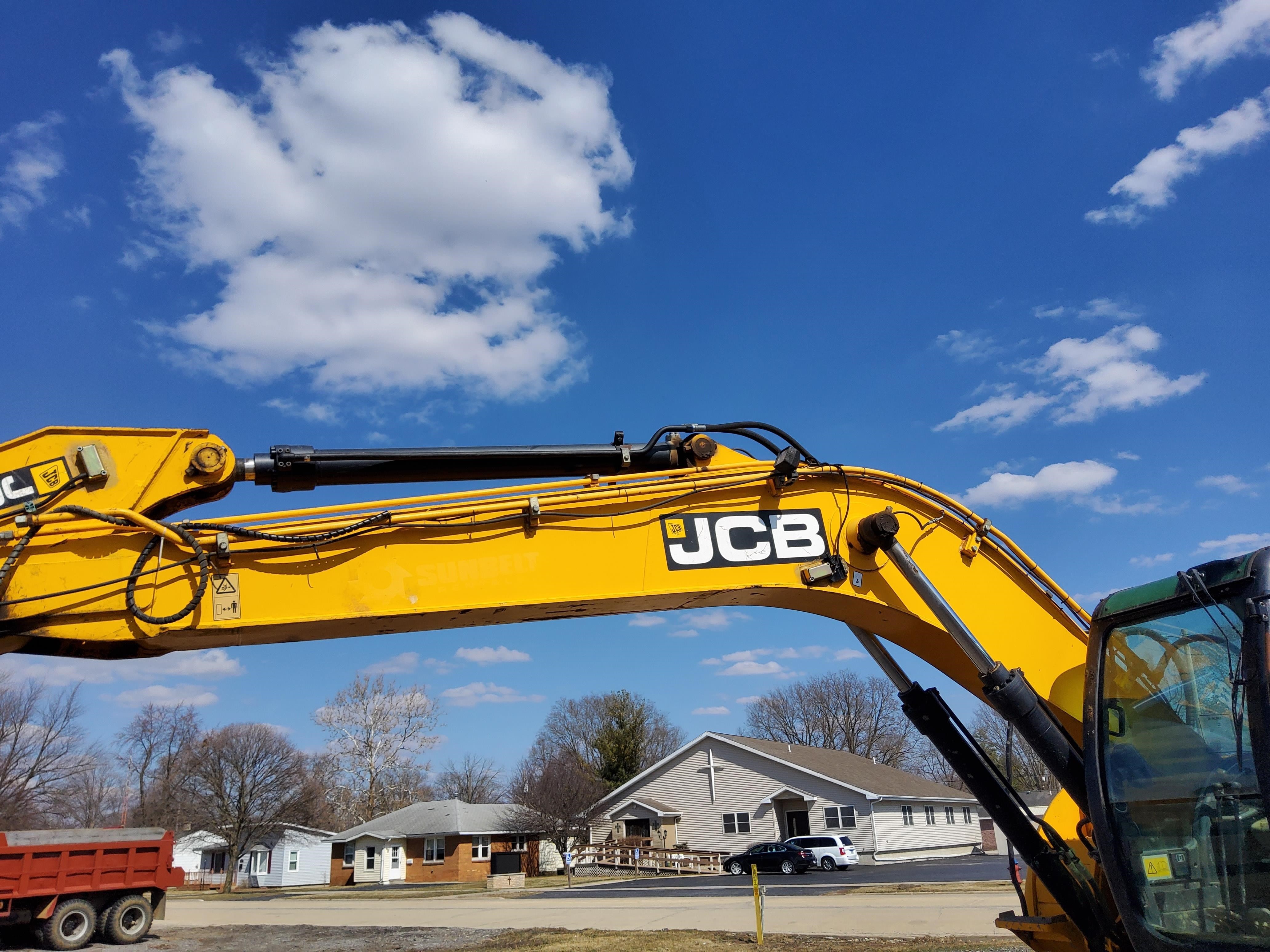 gallery 2011 JCB JS220LC Excavator