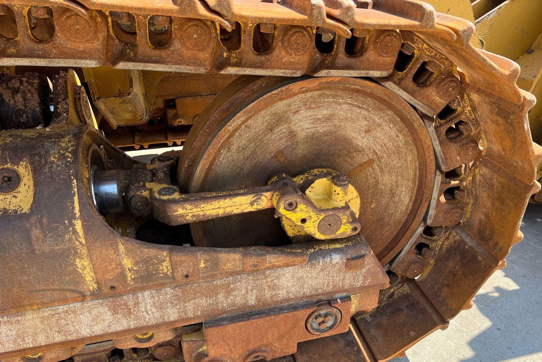 gallery 2016 Caterpillar 963K track loader