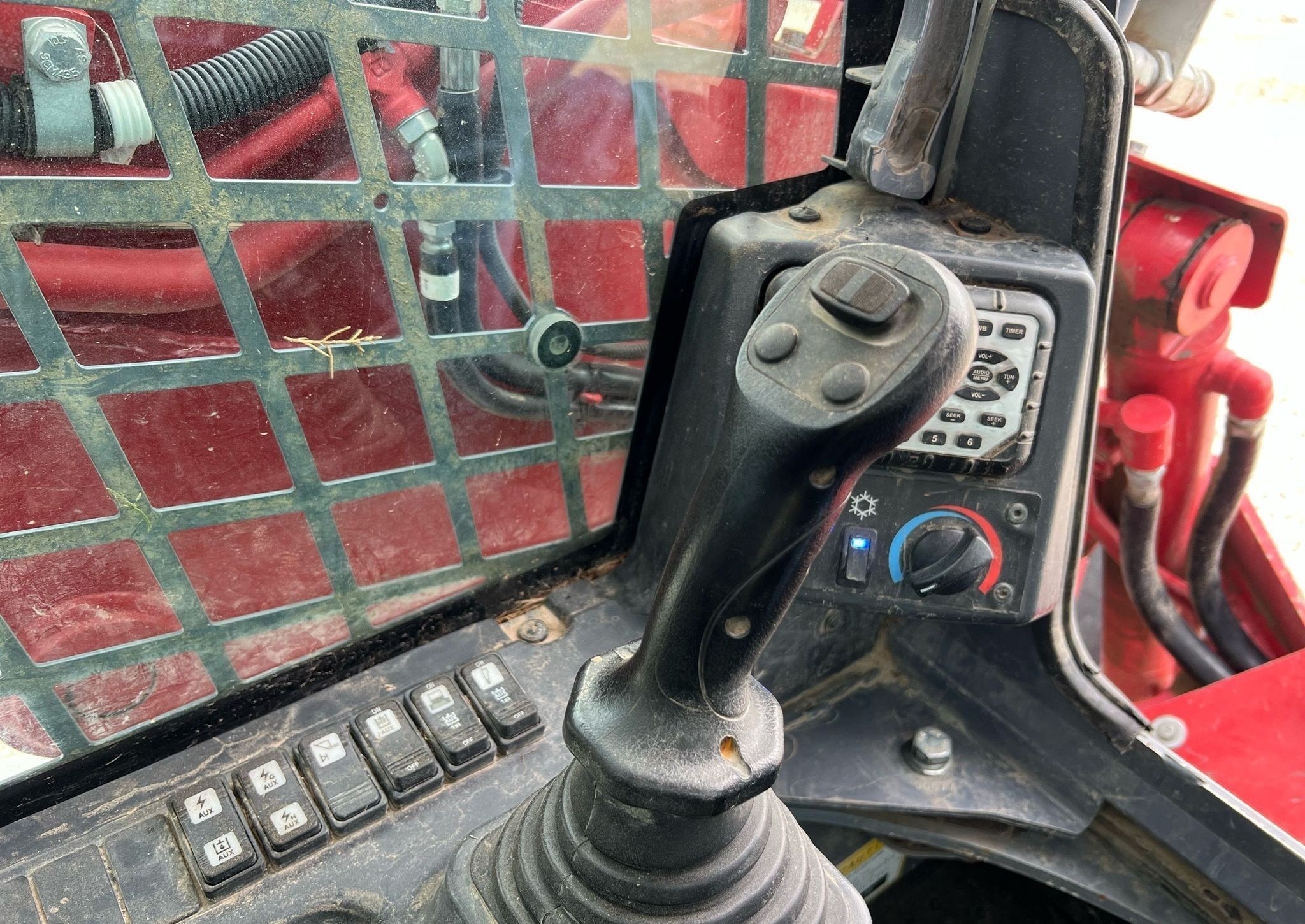 gallery 2020 Takeuchi TL12R2 tracked skid steer loader