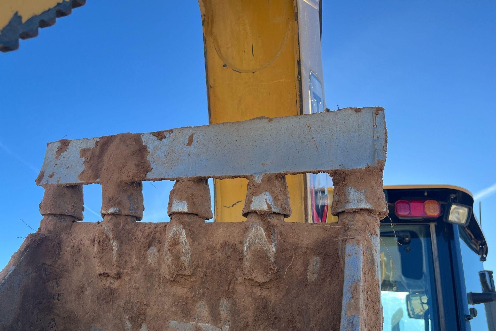 gallery 2021 Caterpillar 420ST HRC backhoe