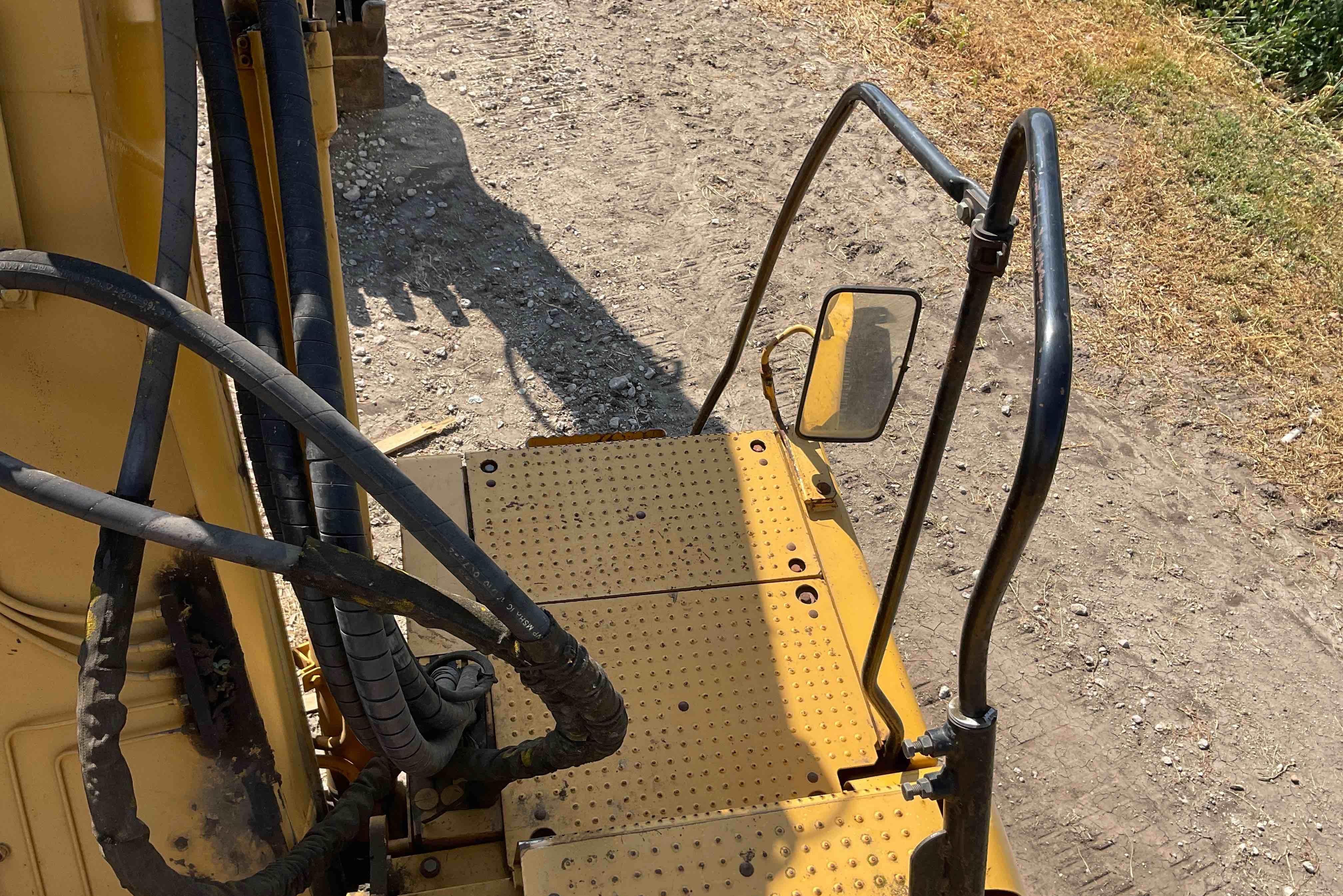 gallery 2004 Caterpillar 320CLU Excavator