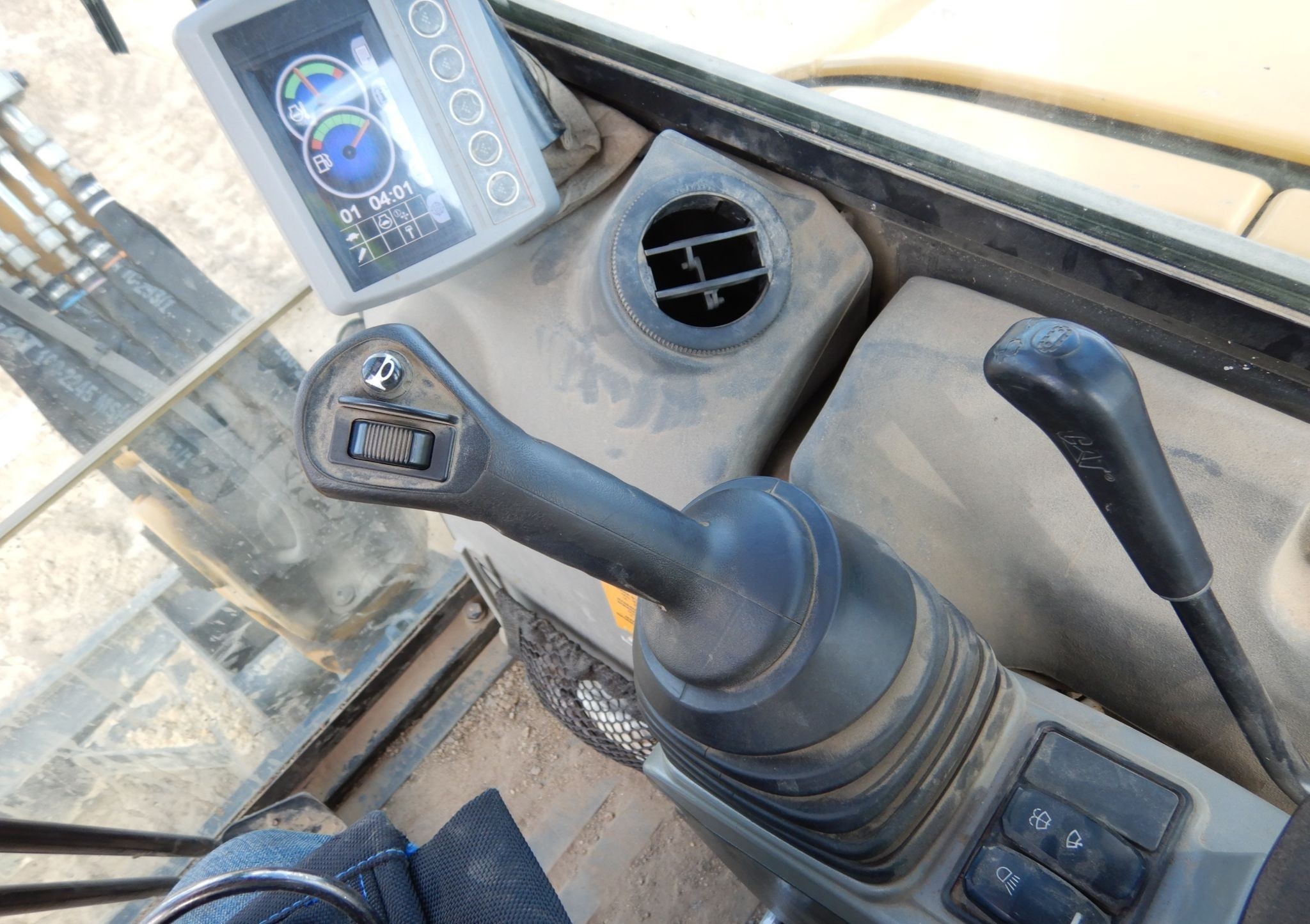 gallery 2017 Caterpillar 303.5 E2 mini excavator