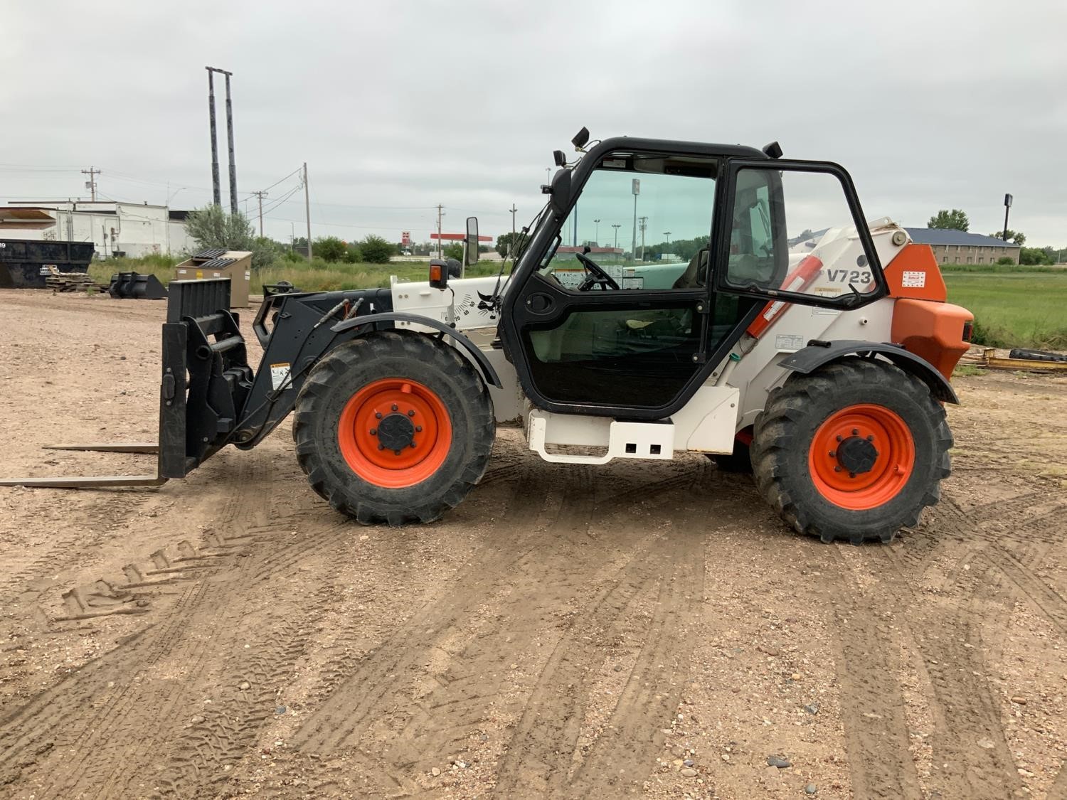 gallery 2010 Bobcat V723 4x4x4 Telehandler