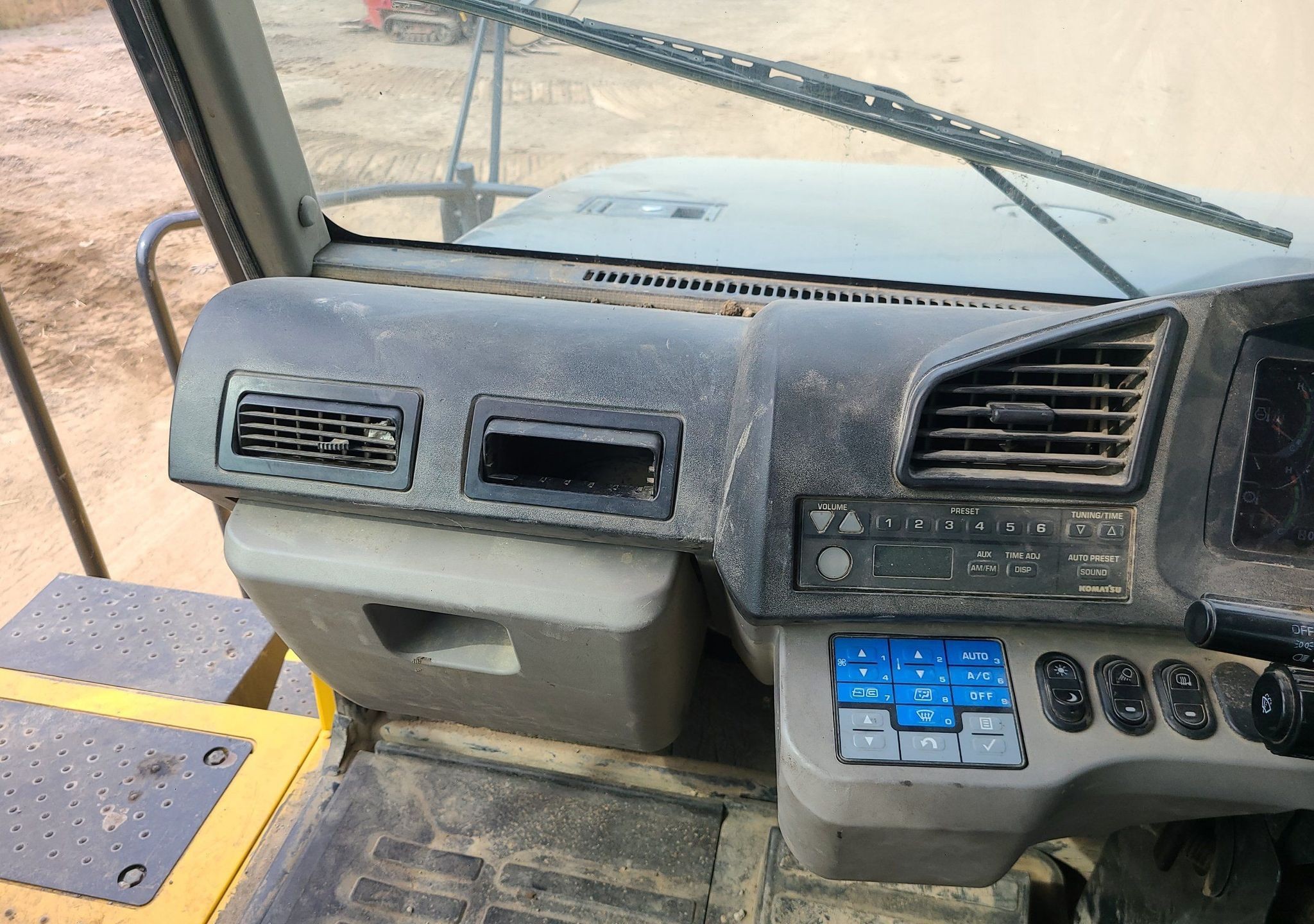gallery 2013 Komatsu HM400-3 haul truck