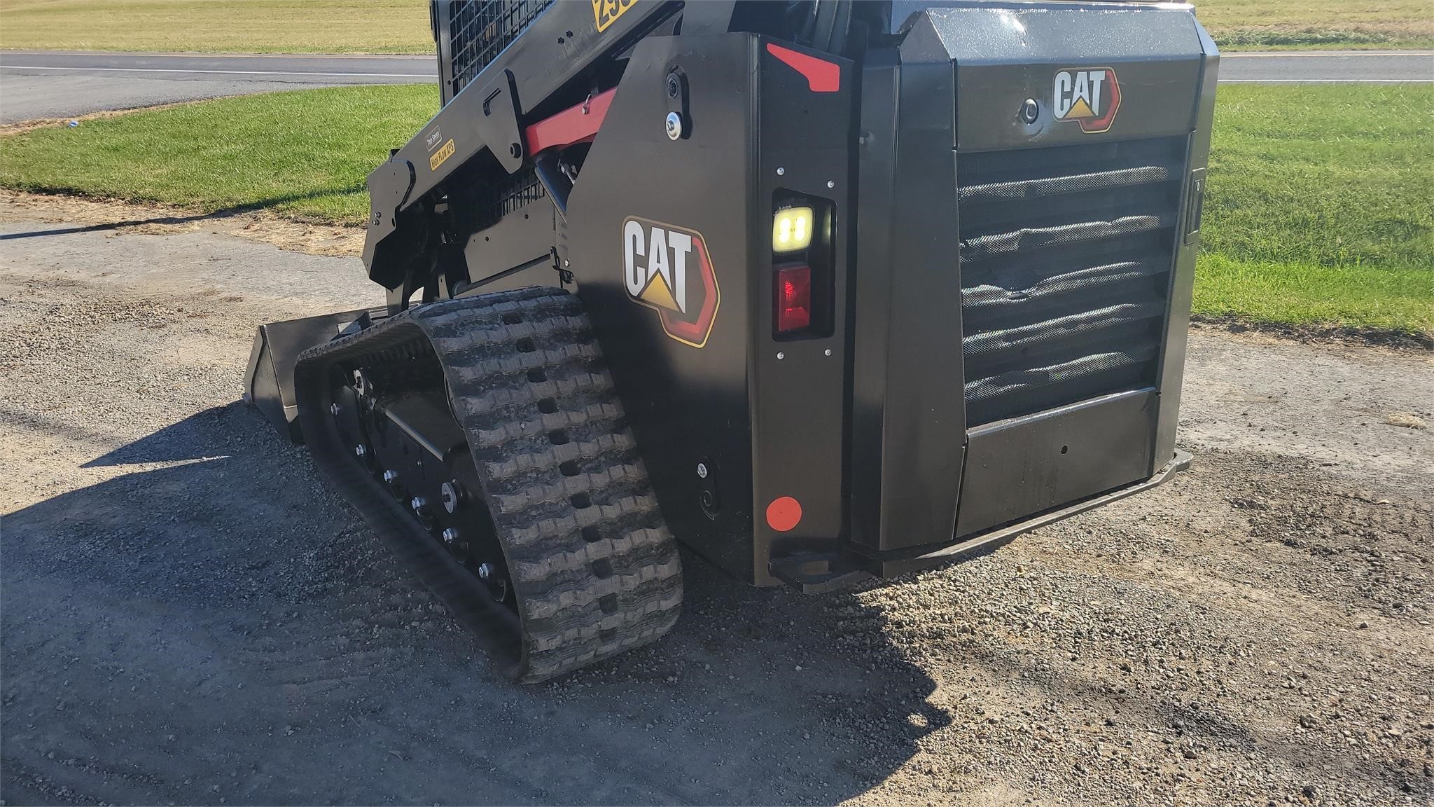 gallery 2017 CATERPILLAR 299D2 Skid Steer