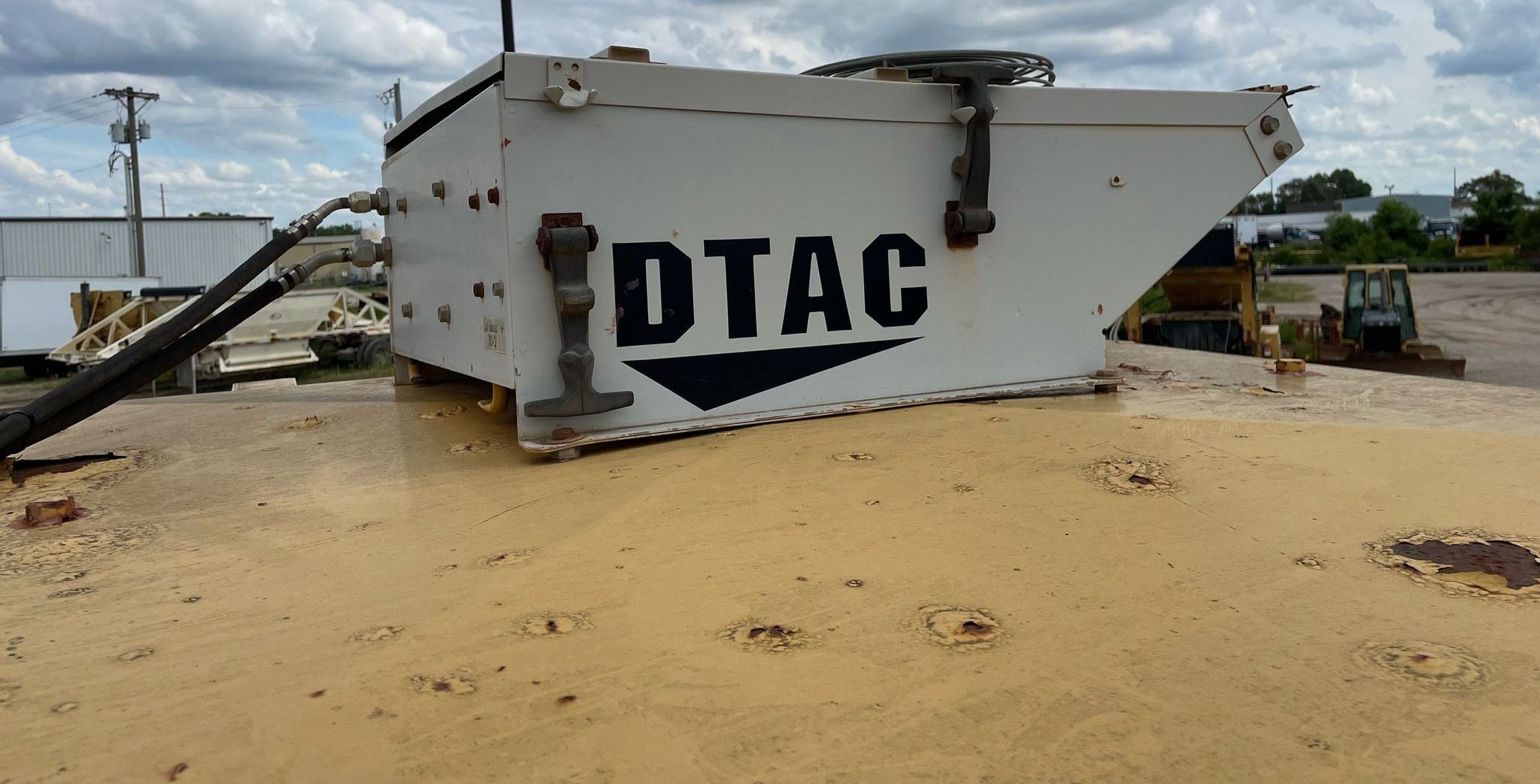 gallery 2000 Caterpillar D300E Series II water wagon