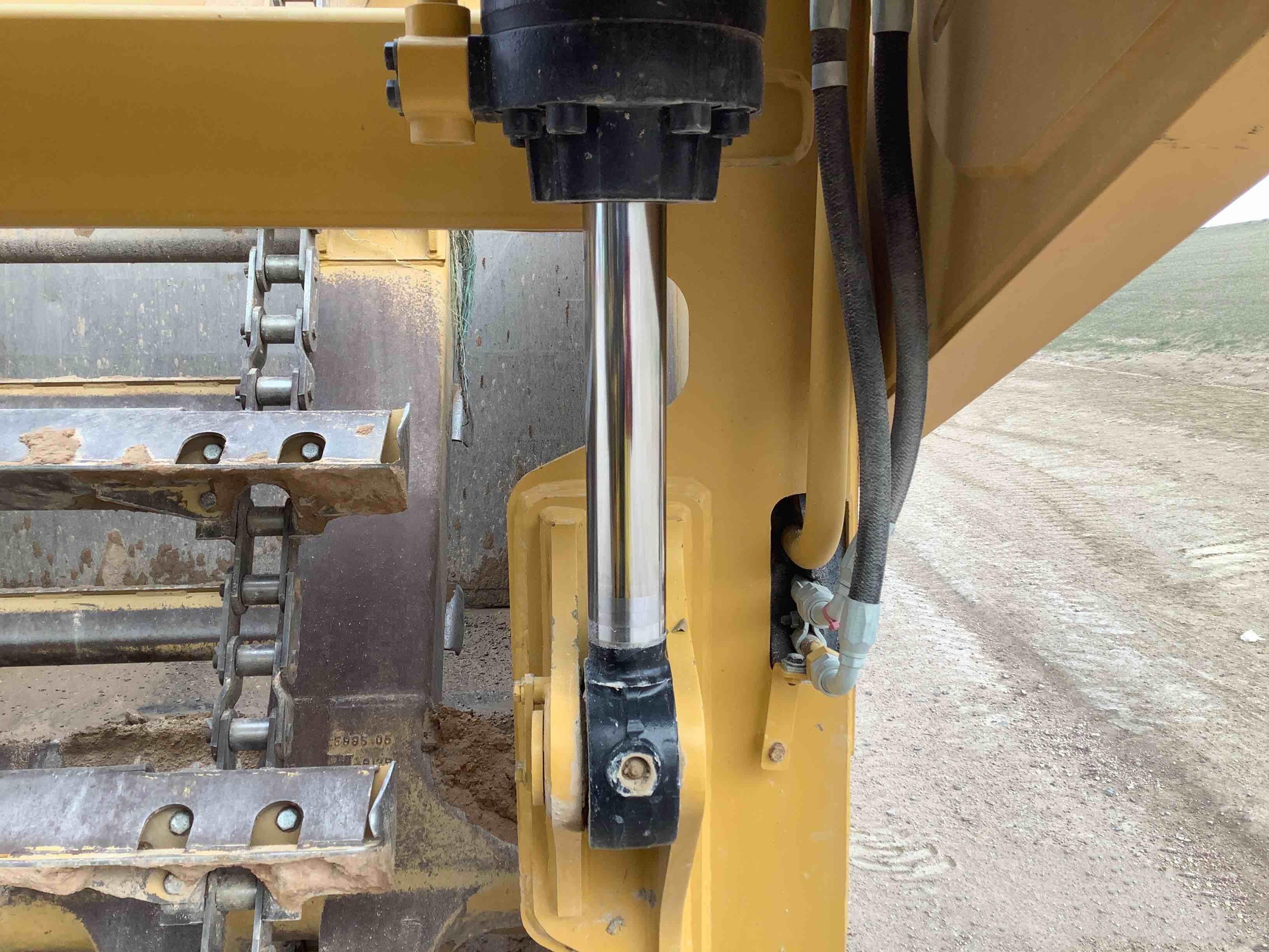gallery 2017 Caterpillar 623K Self Propelled Elevating Scraper