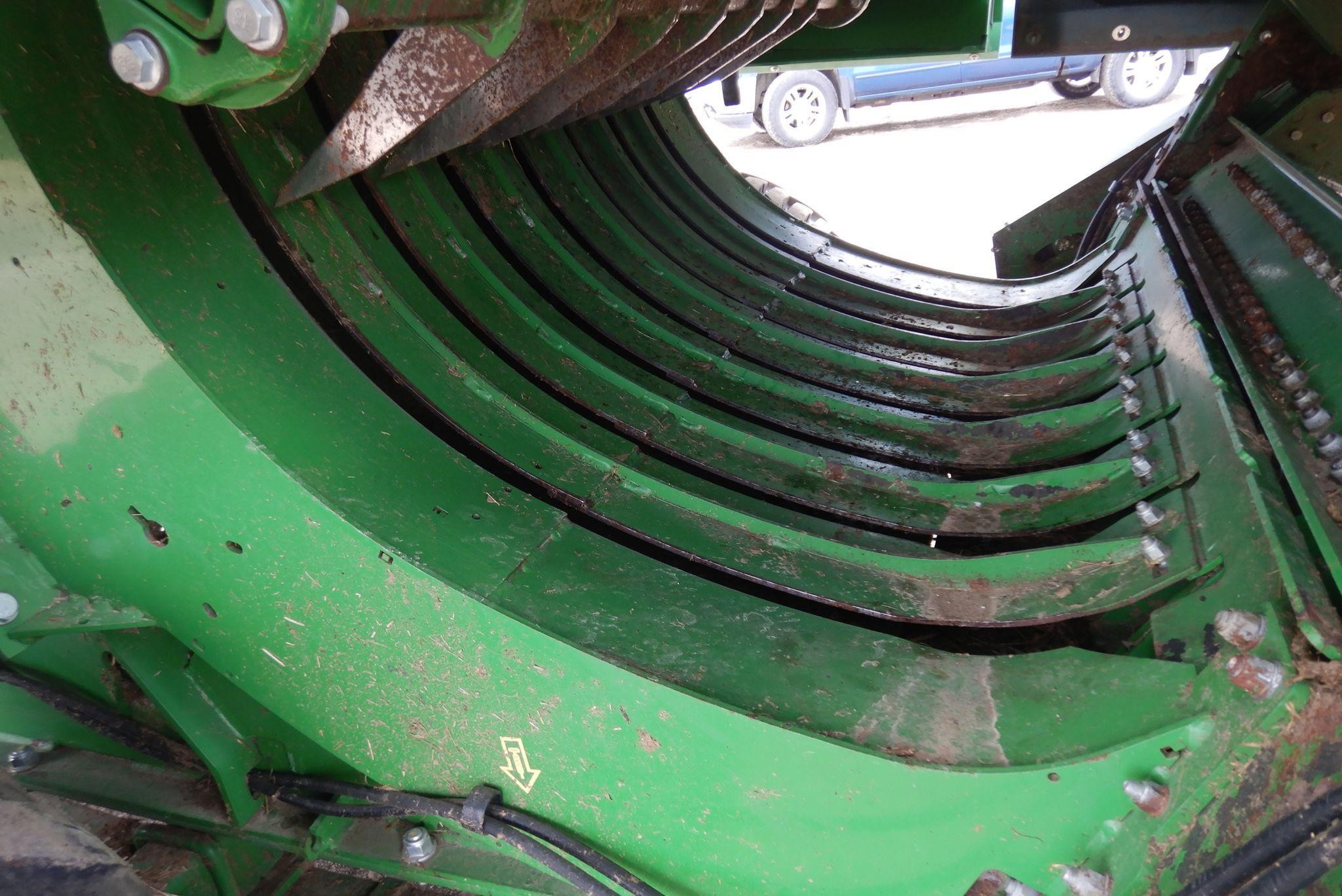 gallery 2016 John Deere L340 square baler