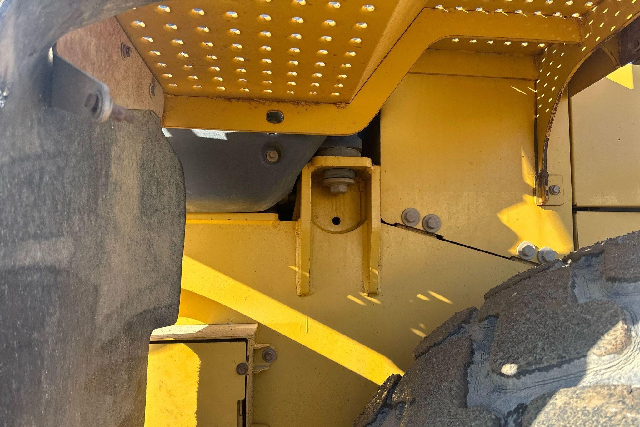 gallery 2006 John Deere 844J wheel loader