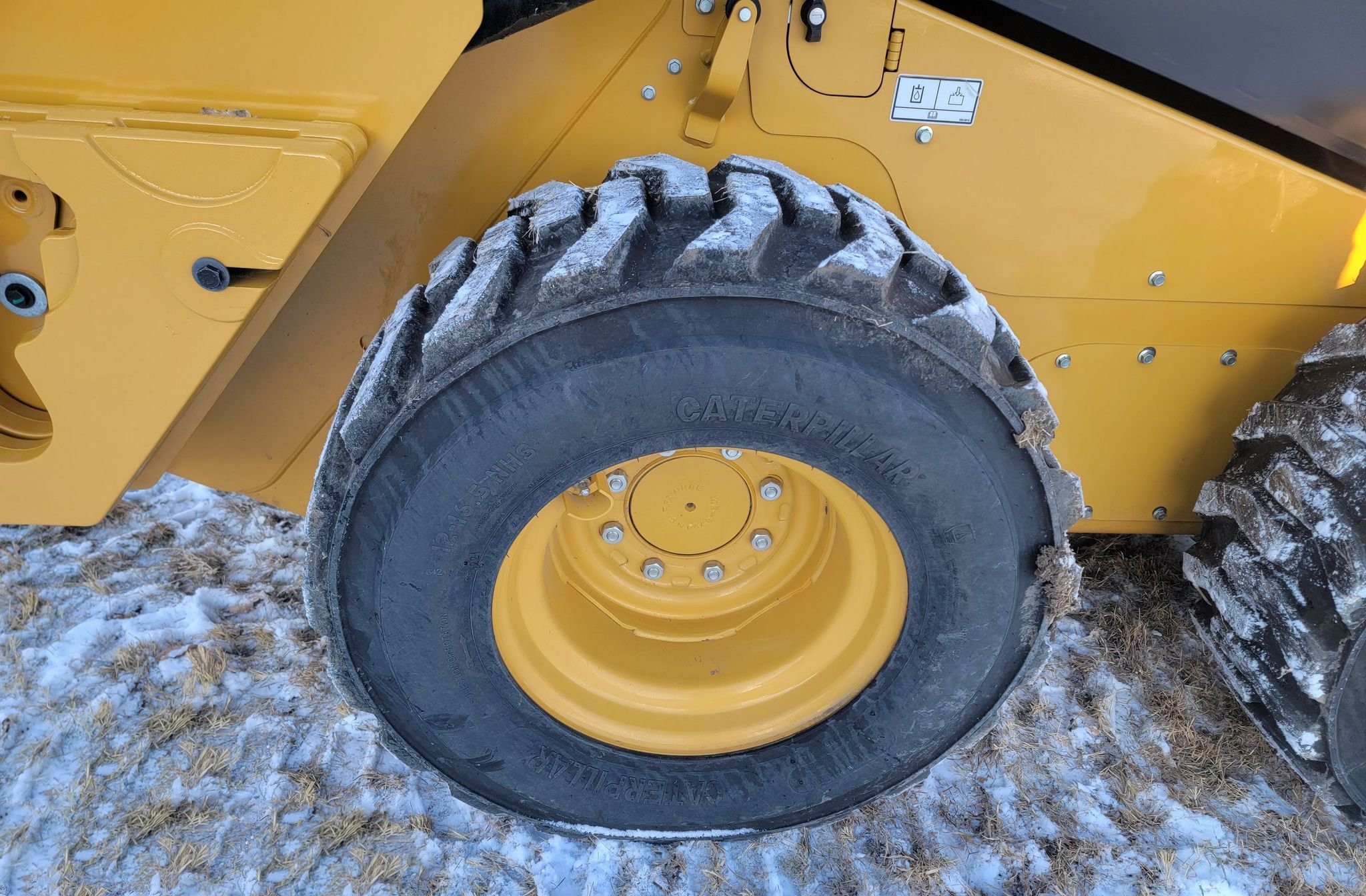 gallery 2021 Caterpillar 242D3 skid steer loader
