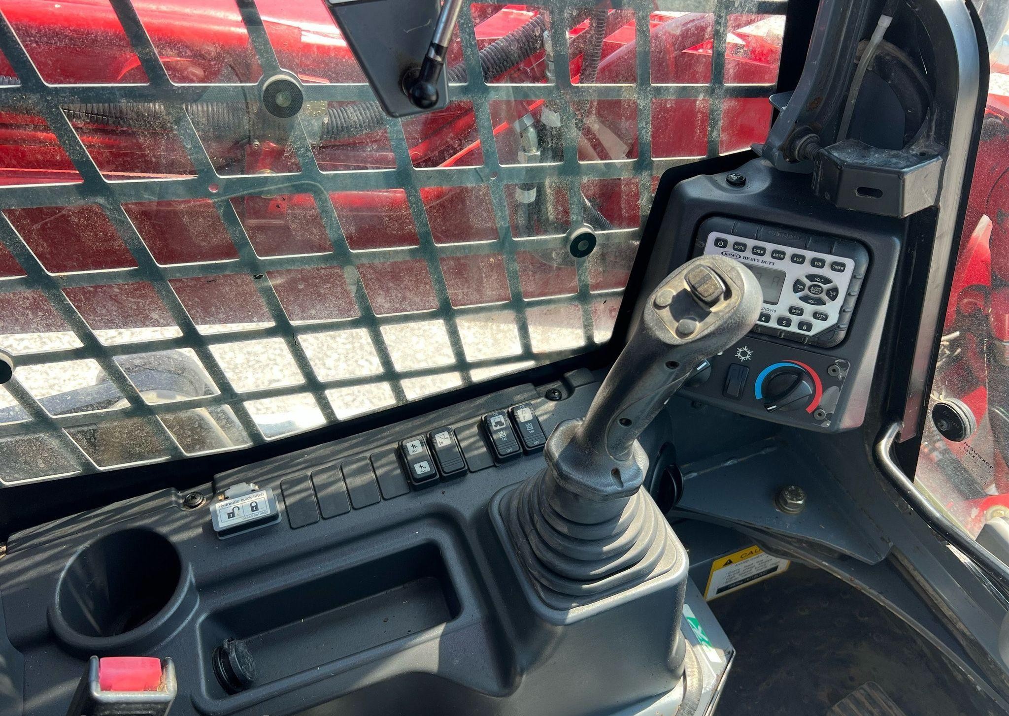 gallery 2016 Takeuchi TL12V2 tracked skid steer loader
