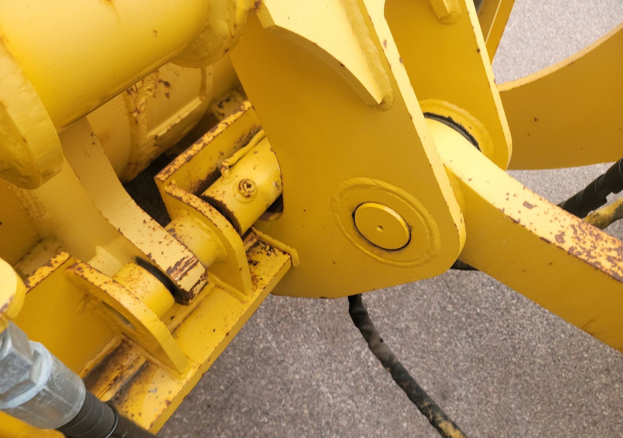 gallery 2005 Komatsu WA320 wheel loader